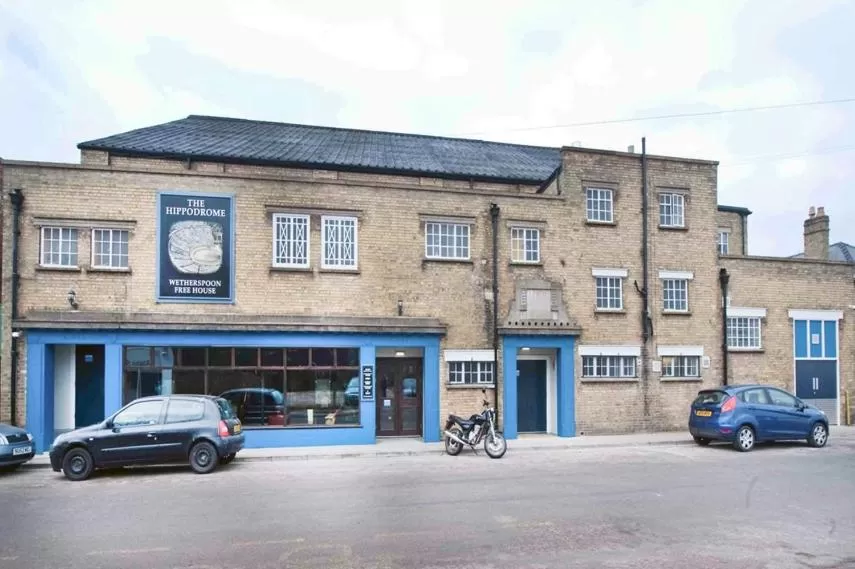 Facade/Entrance in The Hippodrome Wetherspoon