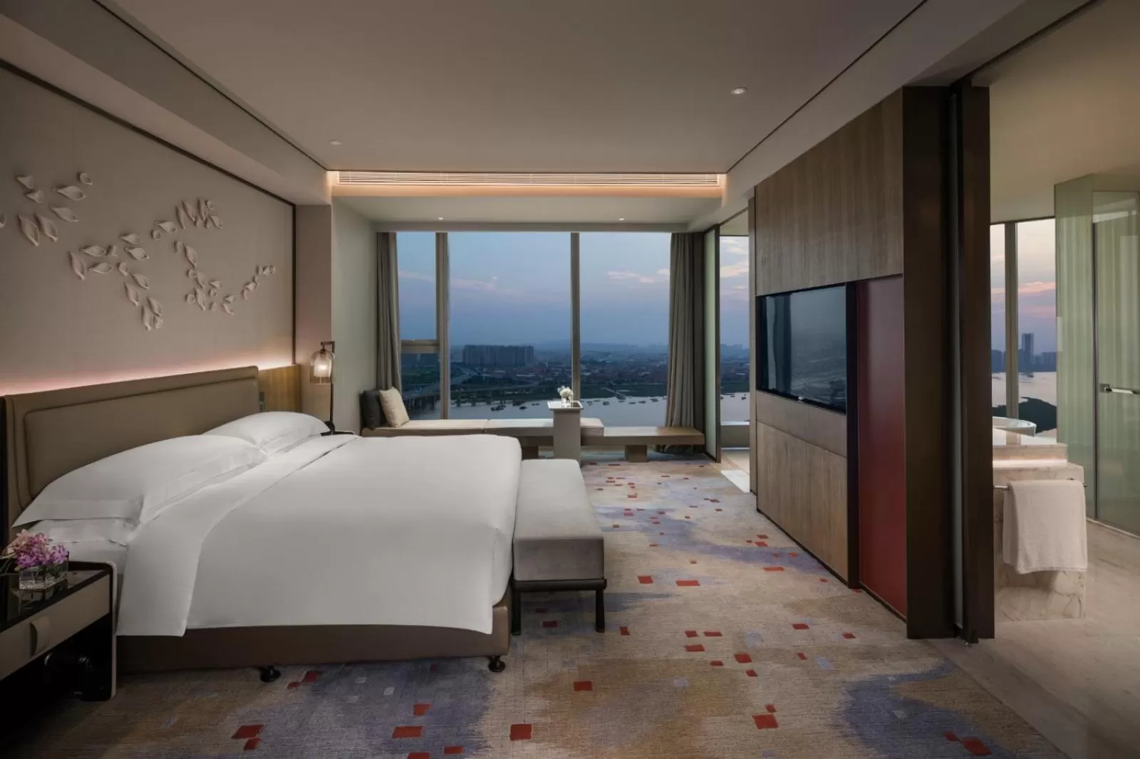 Photo of the whole room, Bed in InterContinental Quanzhou by IHG