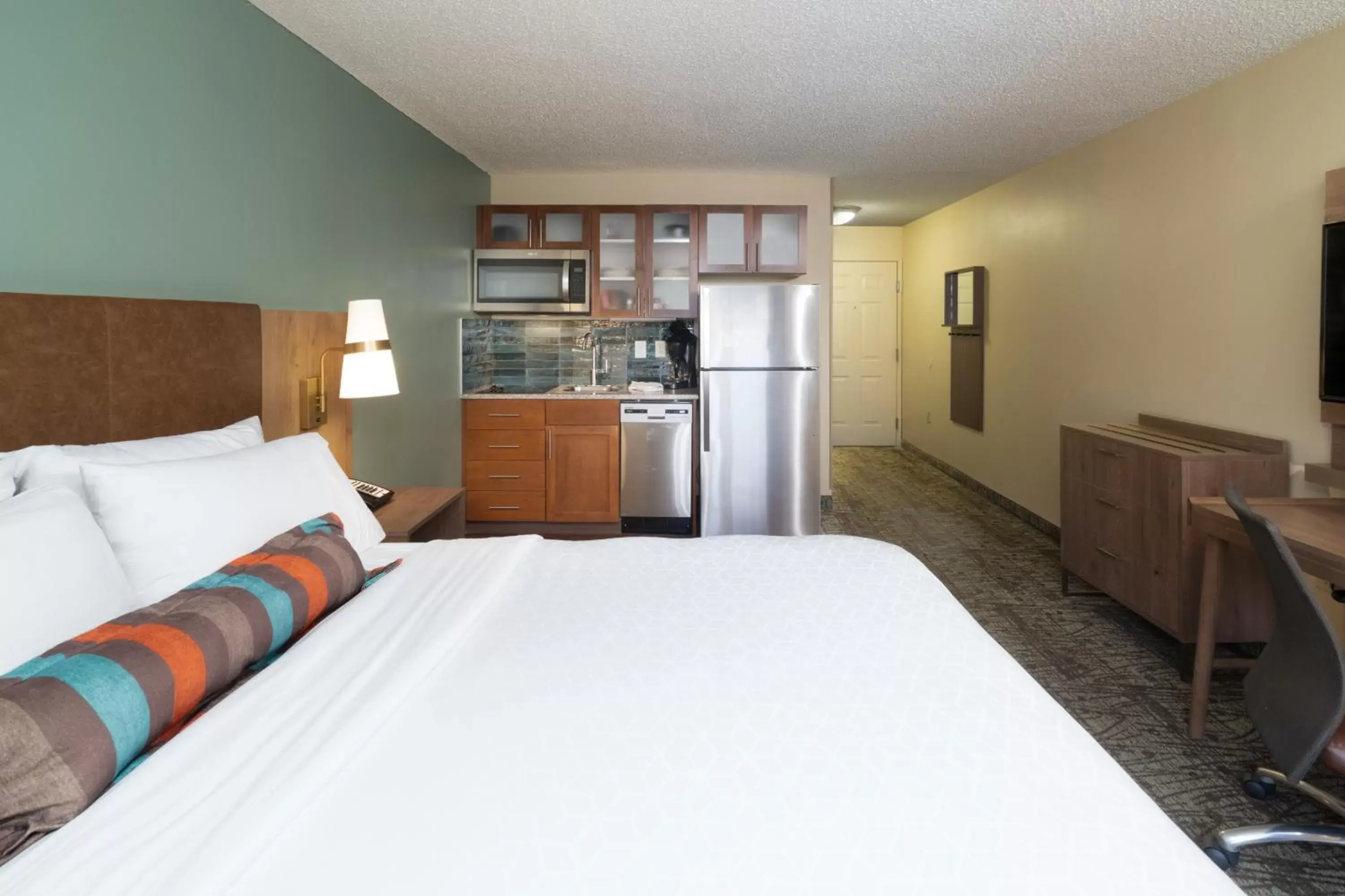 Queen Studio Suite - Communication Accessible in Staybridge Suites Memphis-Poplar Ave East, an IHG Hotel Queen Studio Suite - Communication Accessible in Staybridge Suites Memphis-Poplar Ave East, an IHG Hotel