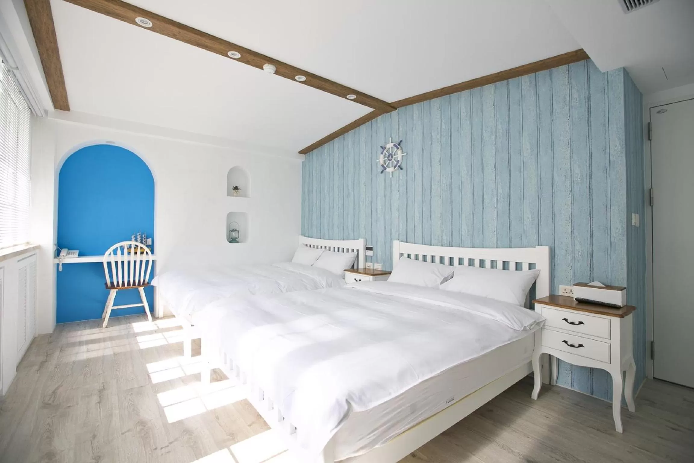 Photo of the whole room, Bed in York Hotel