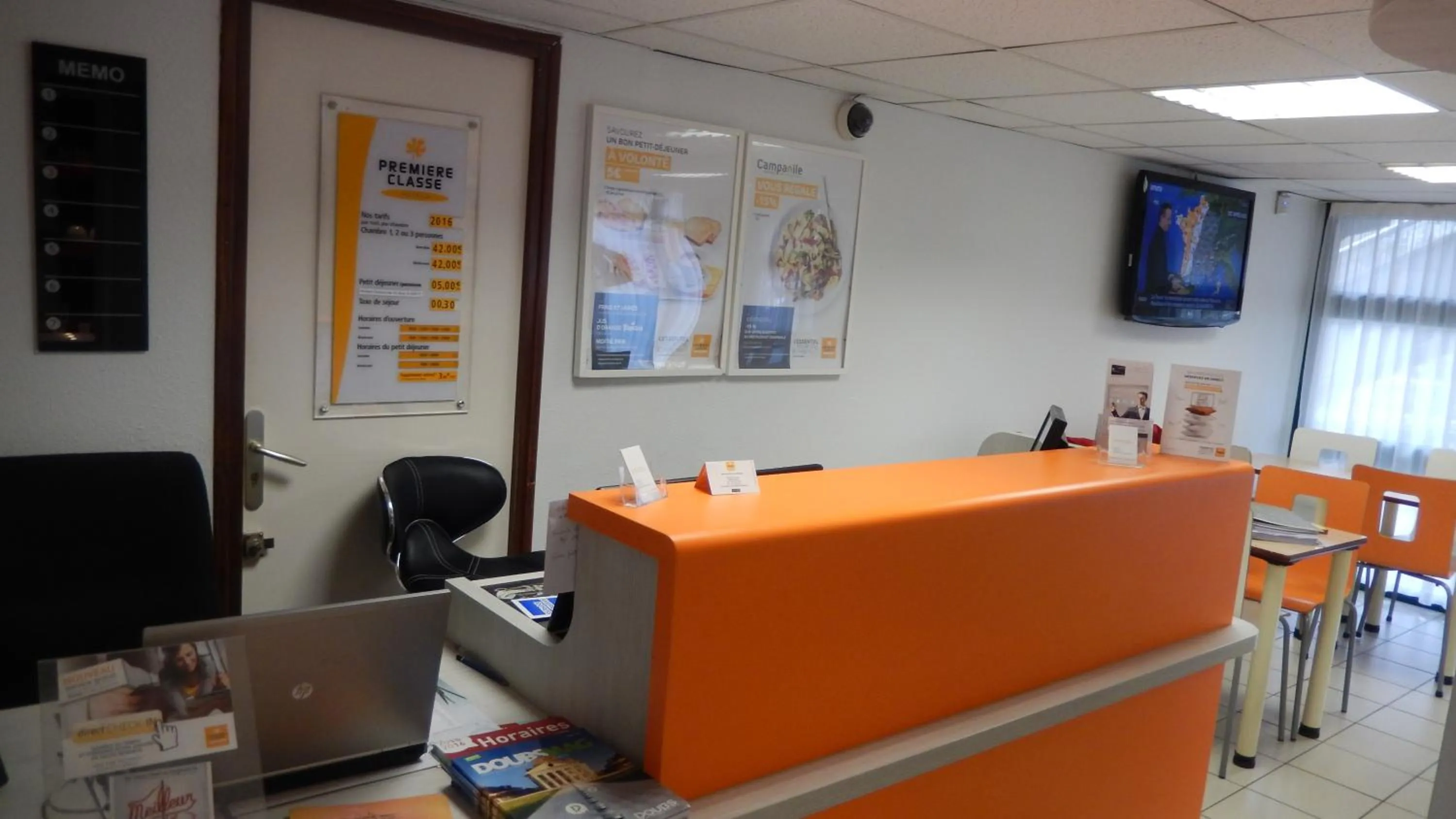 Lobby or reception in Premiere Classe Montbeliard - Sochaux