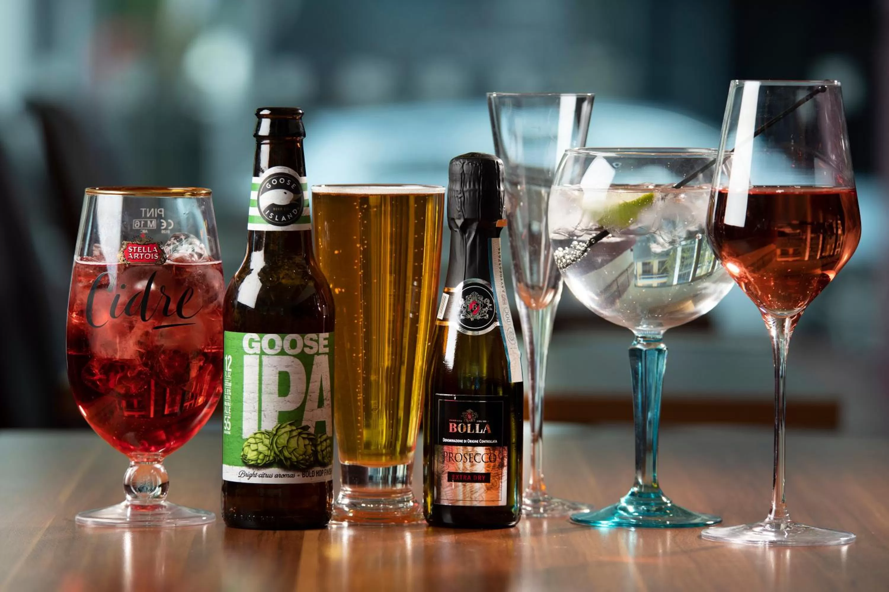 Lounge or bar in Holiday Inn Express Cambridge by IHG