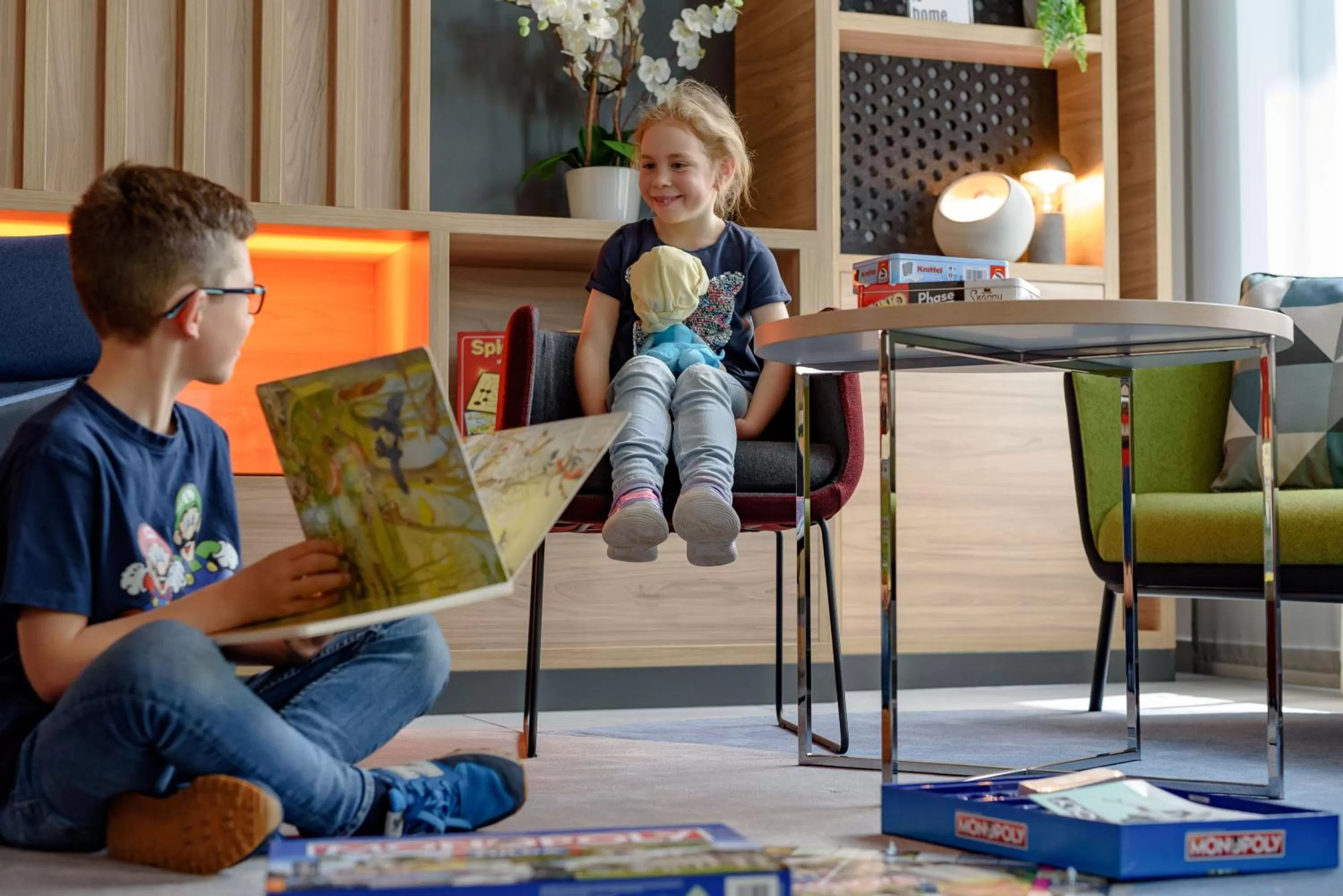 Communal lounge/ TV room in Holiday Inn Express - Fulda by IHG