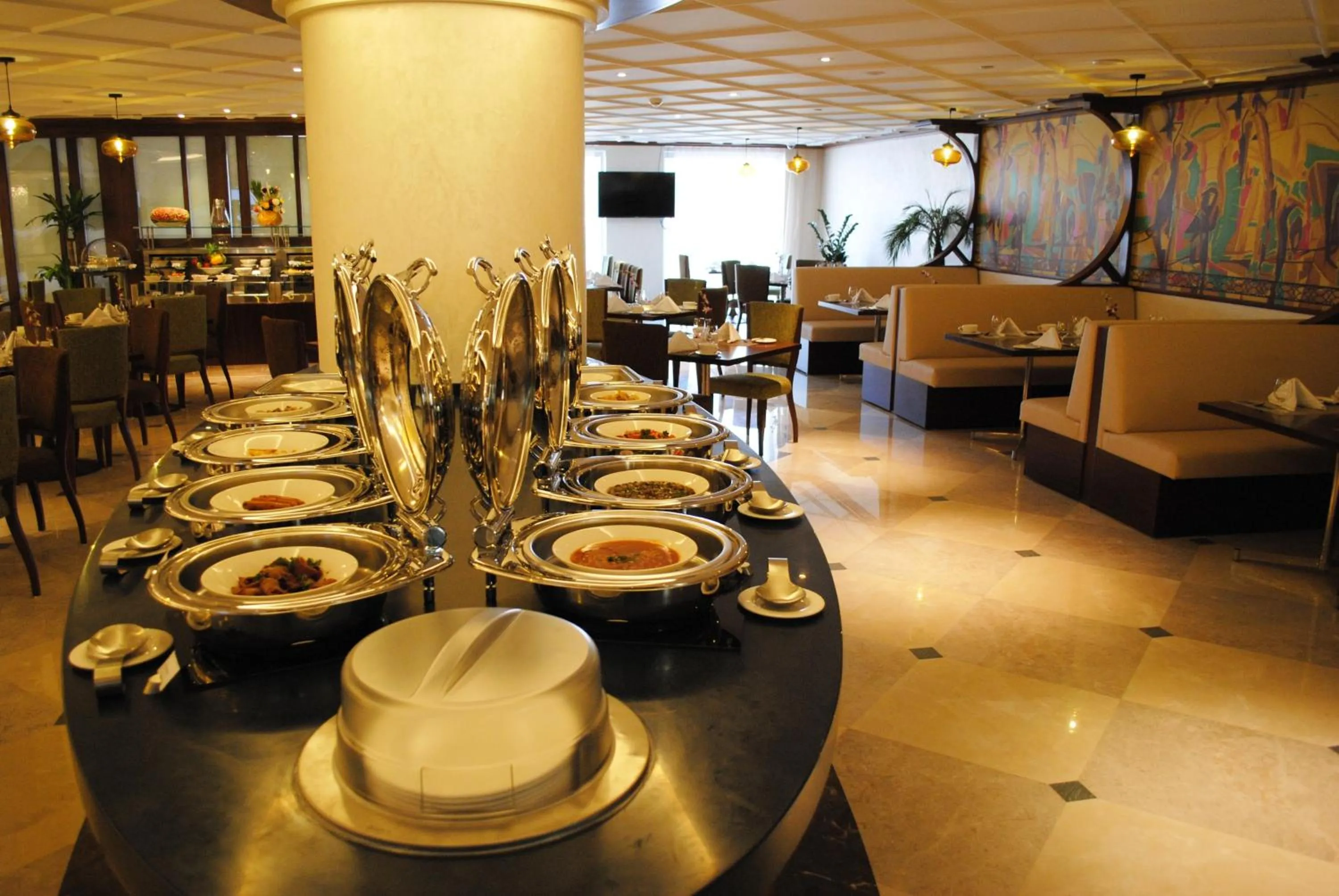 Restaurant/places to eat in Raviz Center Point Hotel