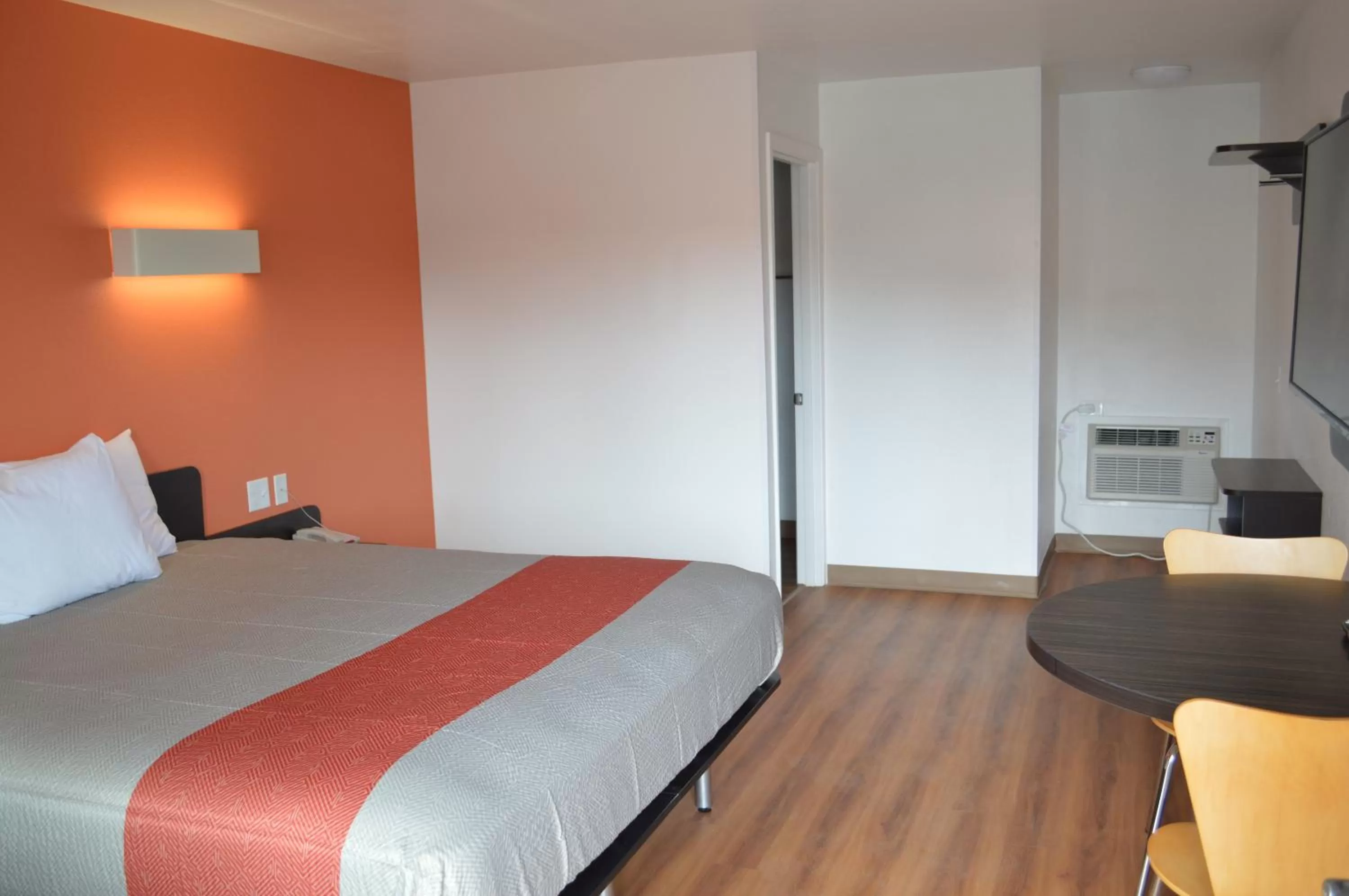 Bedroom, Bed in Motel 6-Crescent City, CA