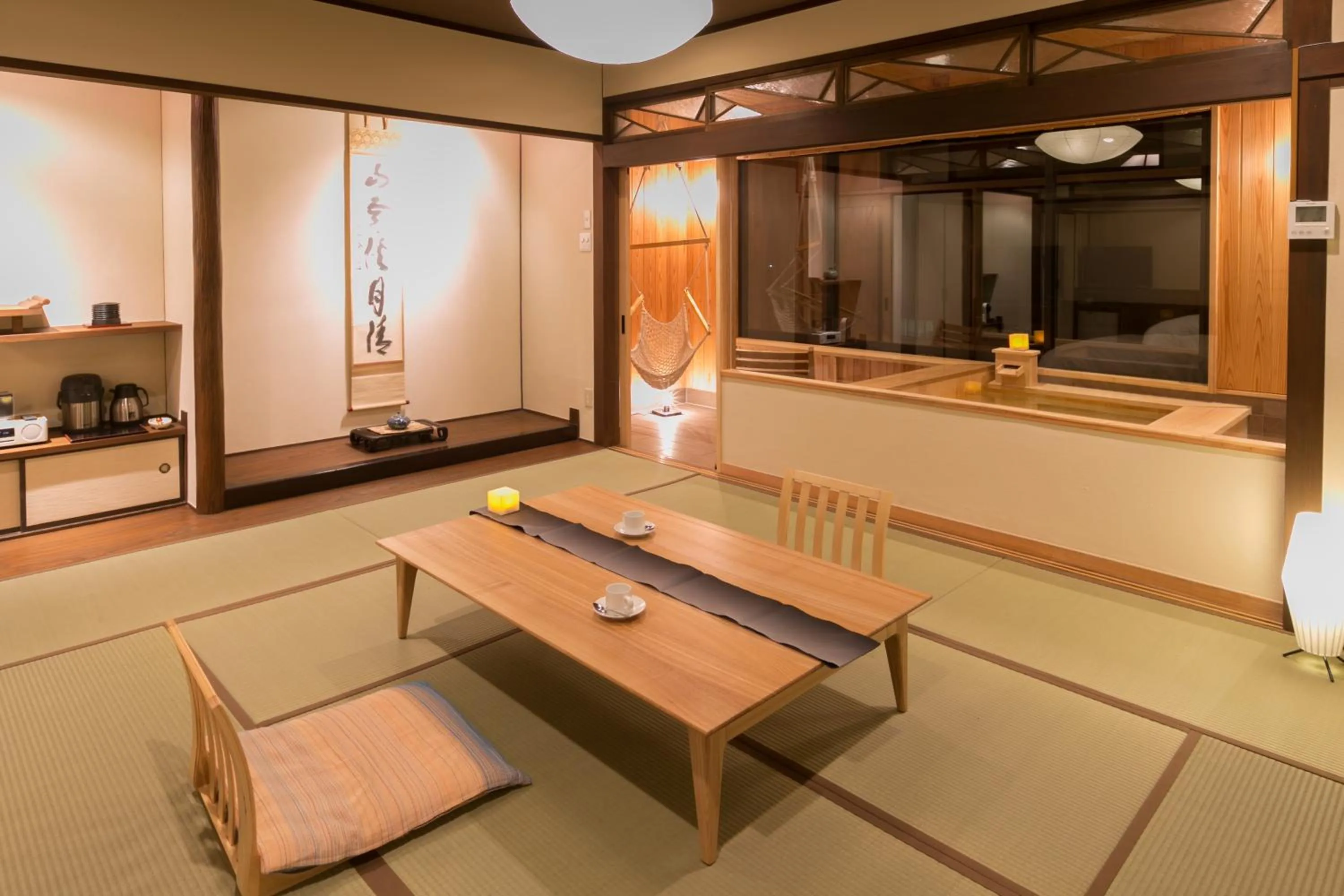 Seating area in Ryokan Oomuraya