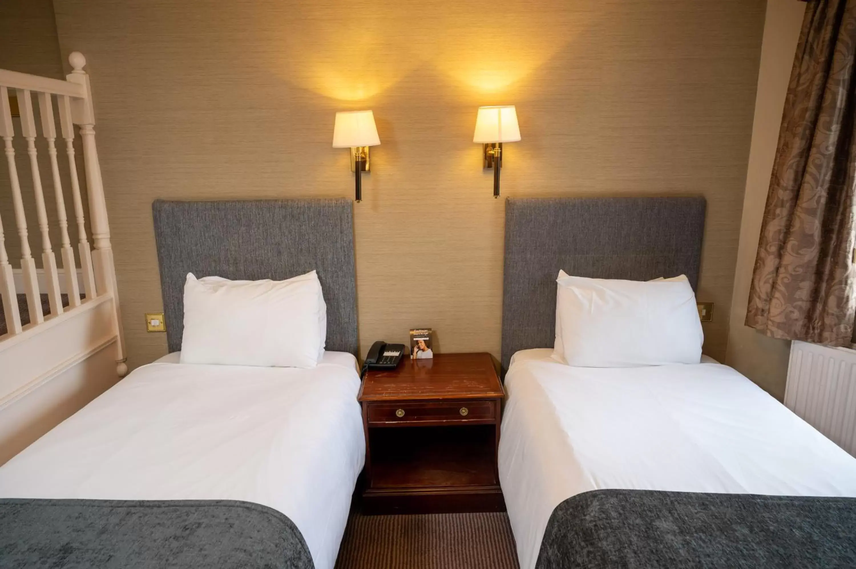 Twin Room in Castle and Ball by Greene King Inns Twin Room in Castle and Ball by Greene King Inns