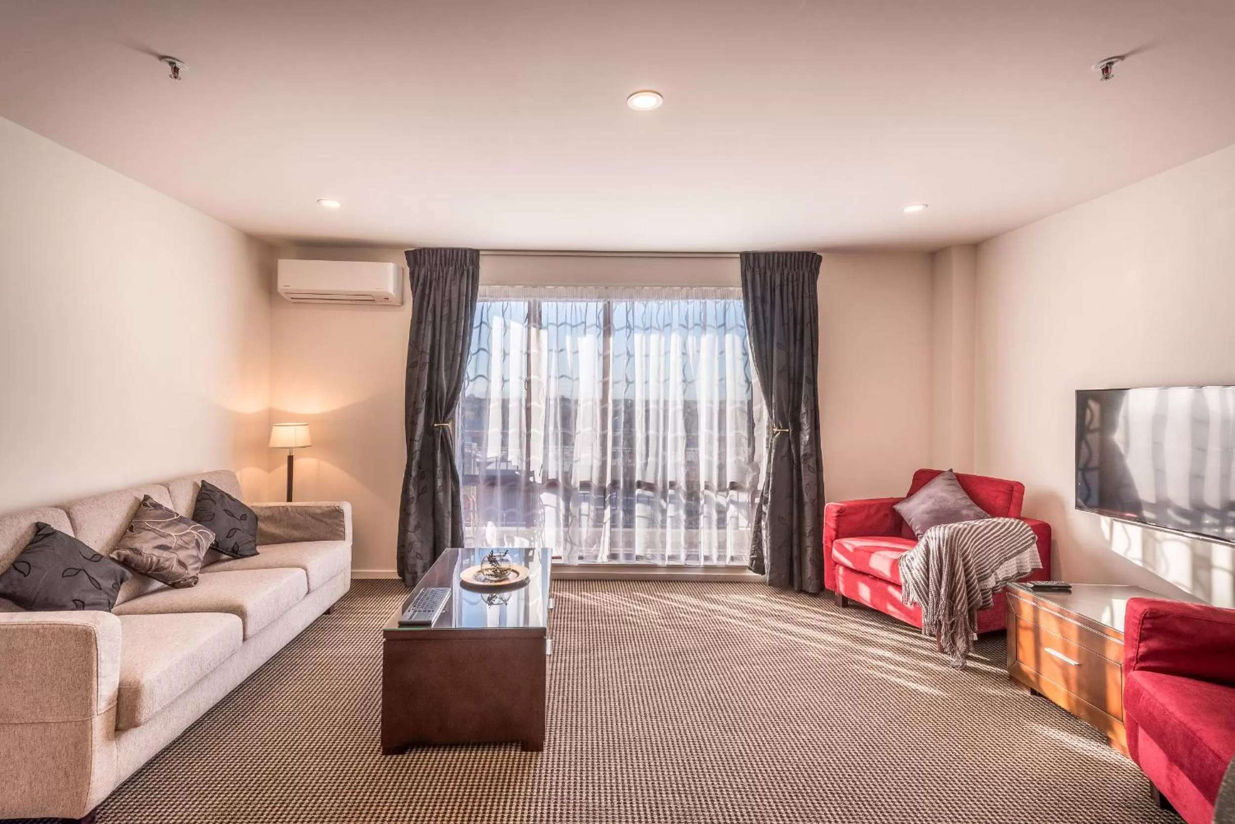 TV and multimedia in Fino Hotel & Suites