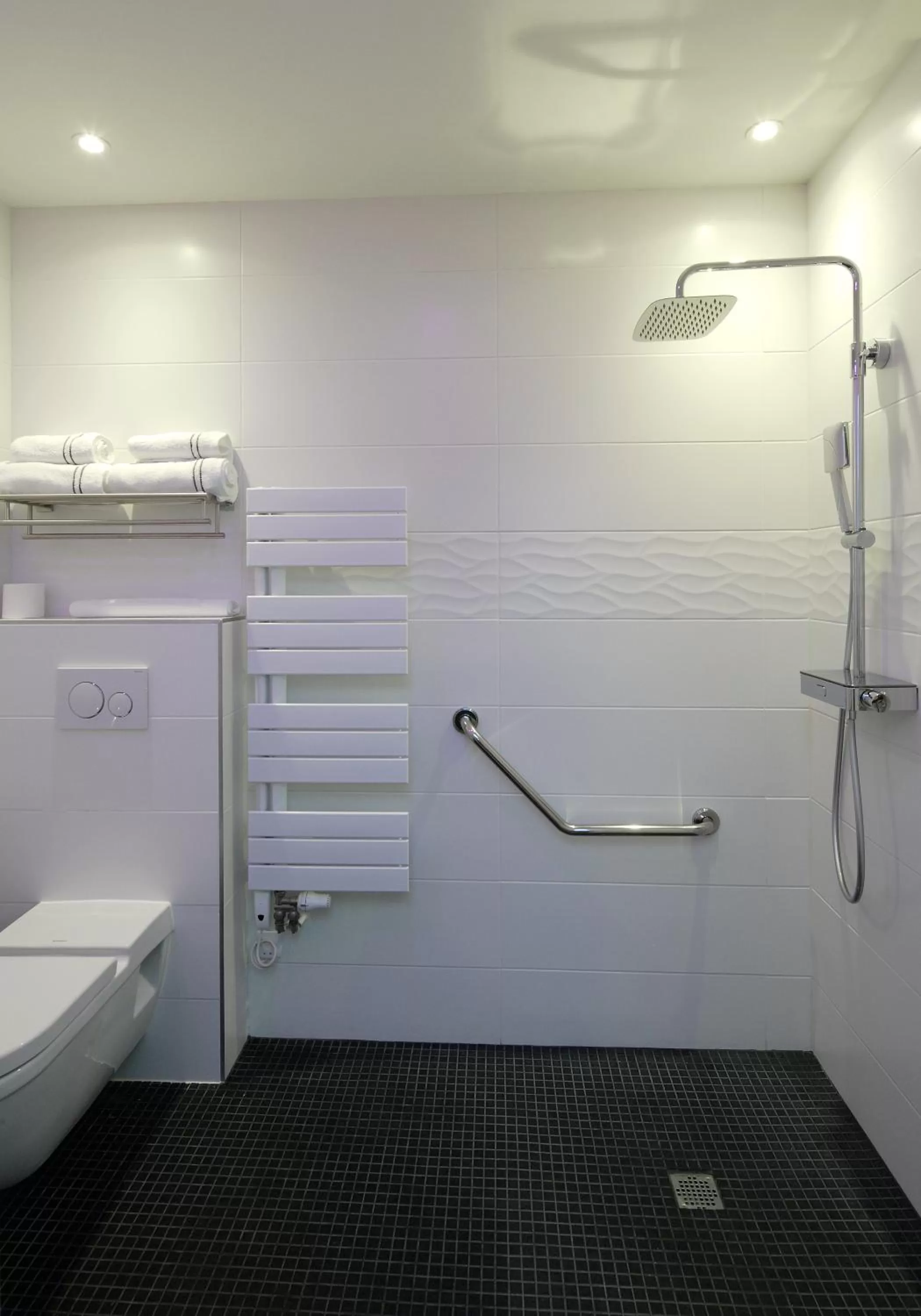 Bathroom in Les Maisons du Pont - Charme & Caractère