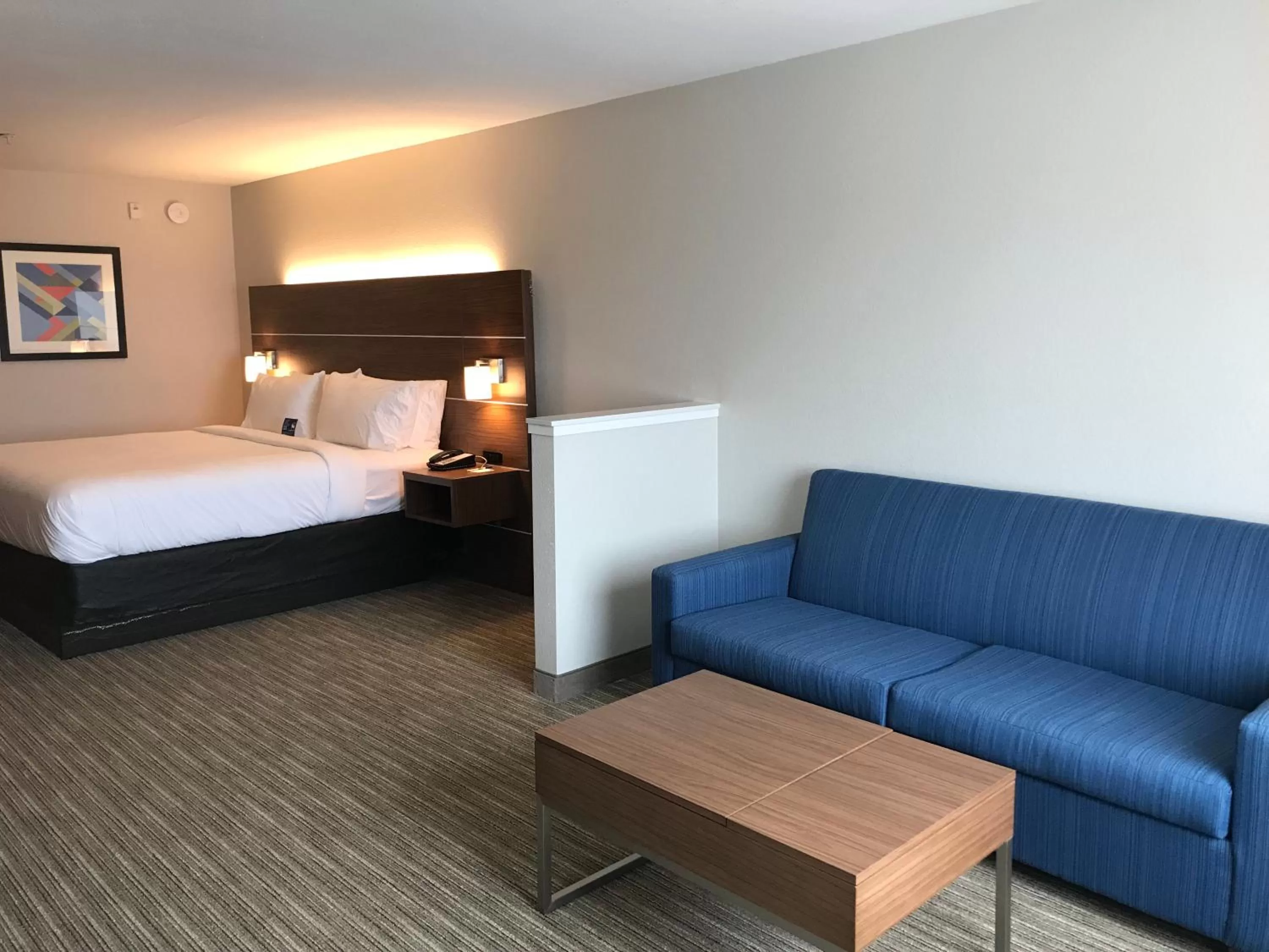 Photo of the whole room, Bed in Holiday Inn Express & Suites. by IHG