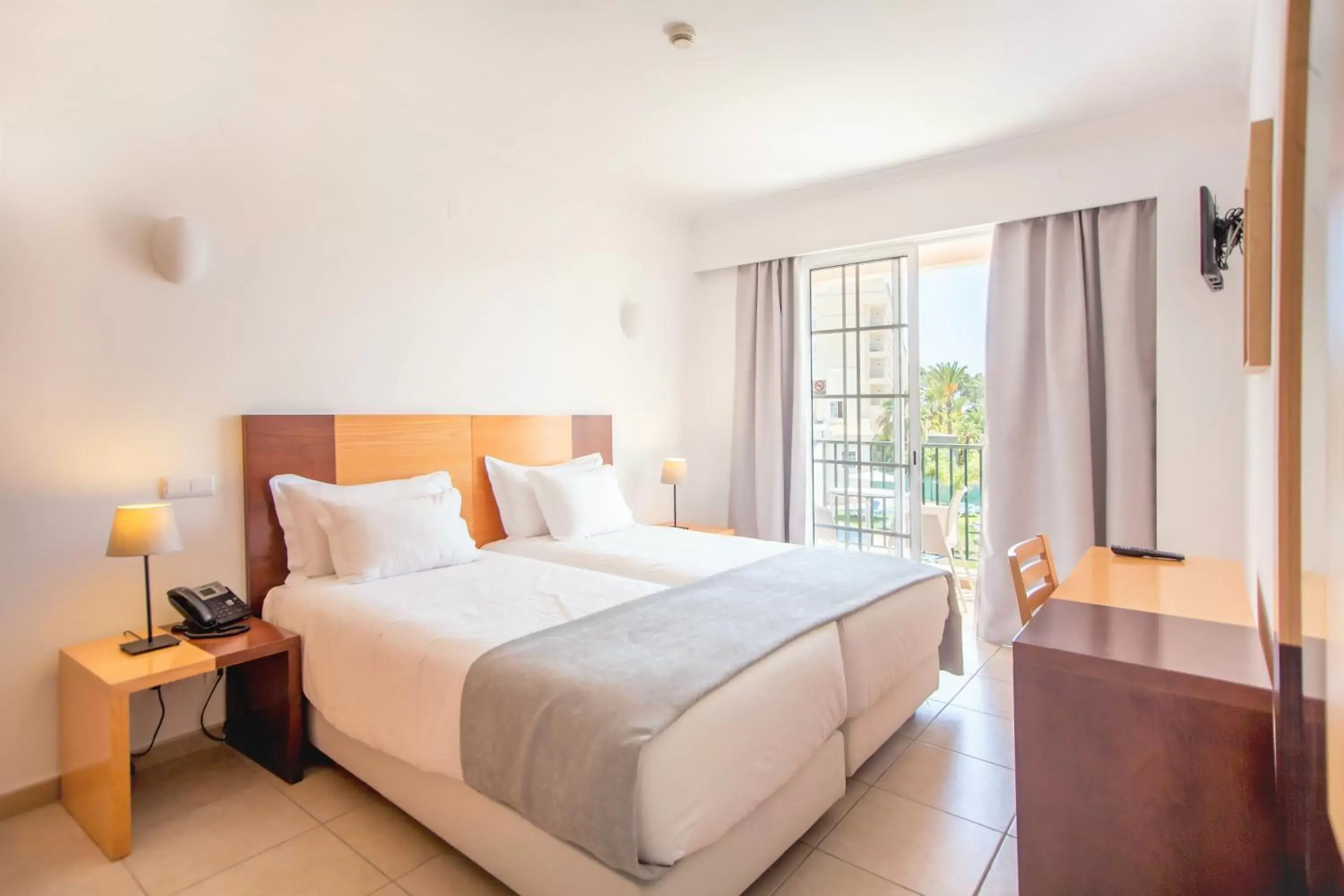 Superior One-Bedroom Apartment with Pool View in Aquamar Albufeira Aparthotel Superior One-Bedroom Apartment with Pool View in Aquamar Albufeira Aparthotel