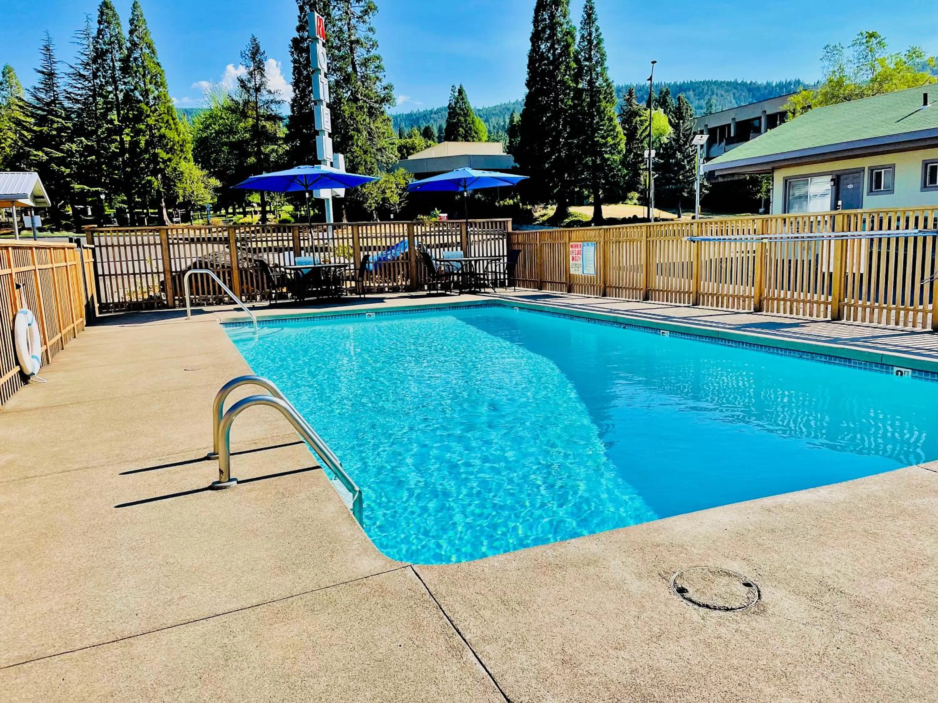 Swimming pool in Ashland Motel - Oregon