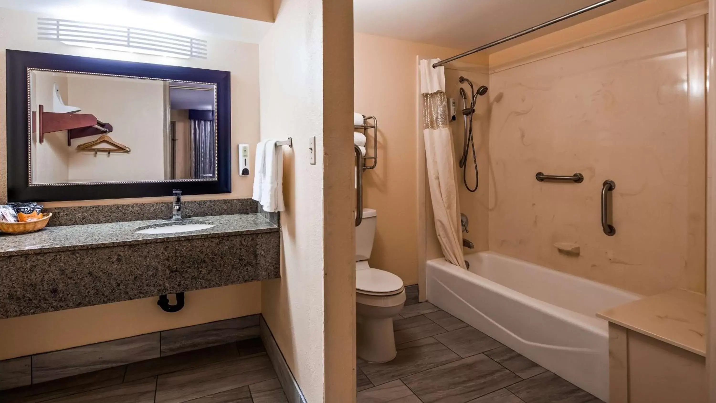 King Room - Disability Access/Non-Smoking in Best Western Jacksonville near Little Rock Air Force Base King Room - Disability Access/Non-Smoking in Best Western Jacksonville near Little Rock Air Force Base