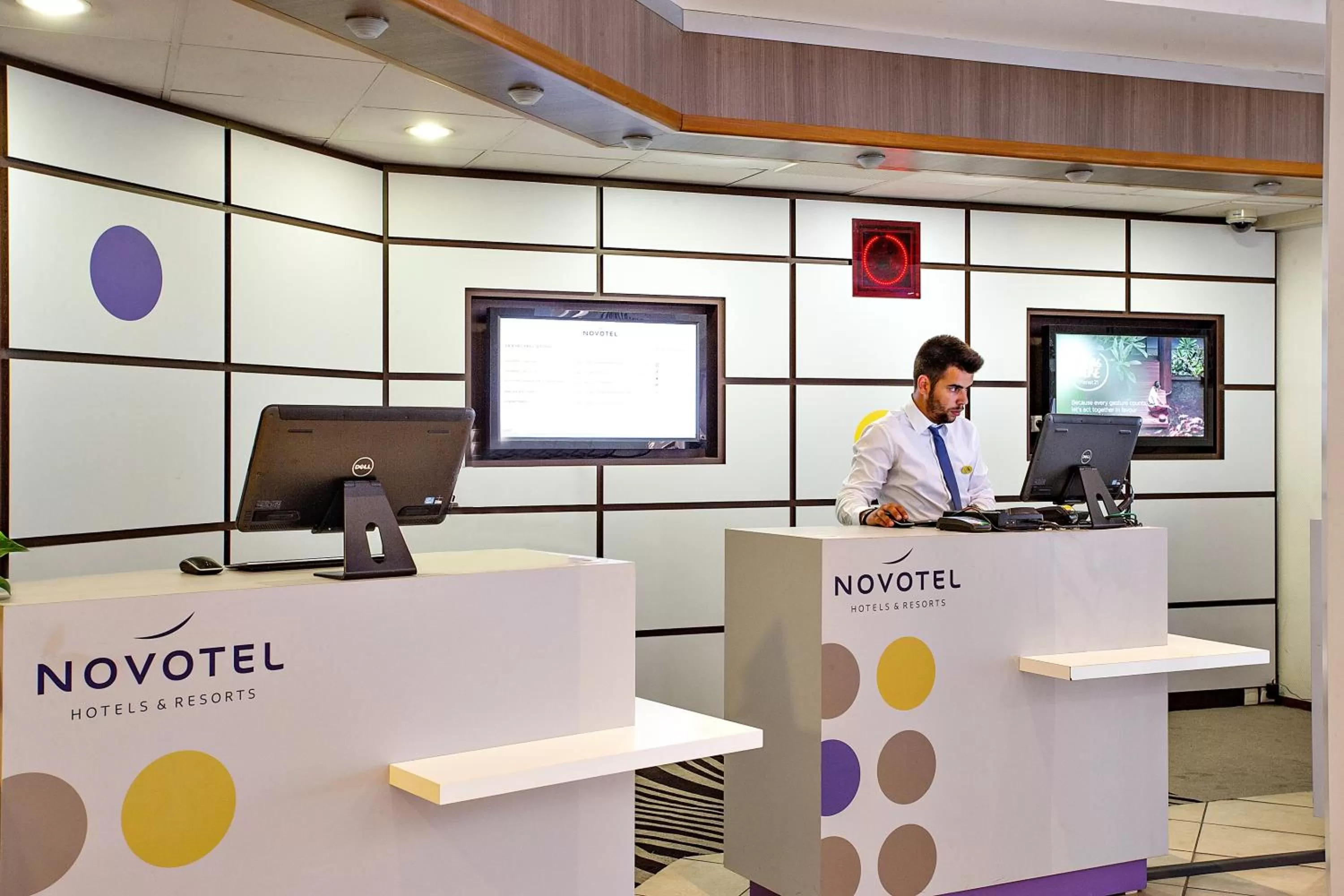 Lobby or reception in Novotel Paris Orly Rungis Aéroport