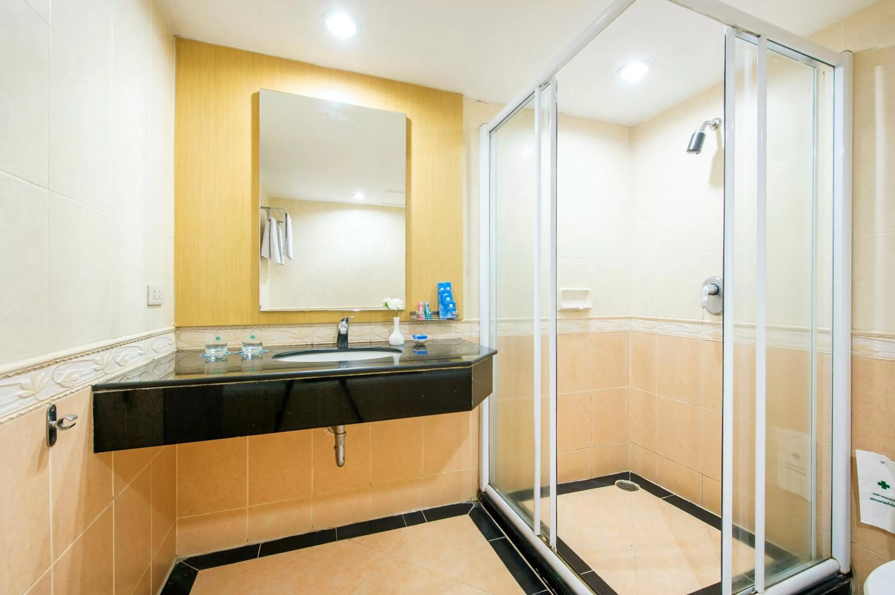 Bathroom in Jomtien Palm Beach Hotel and Resort
