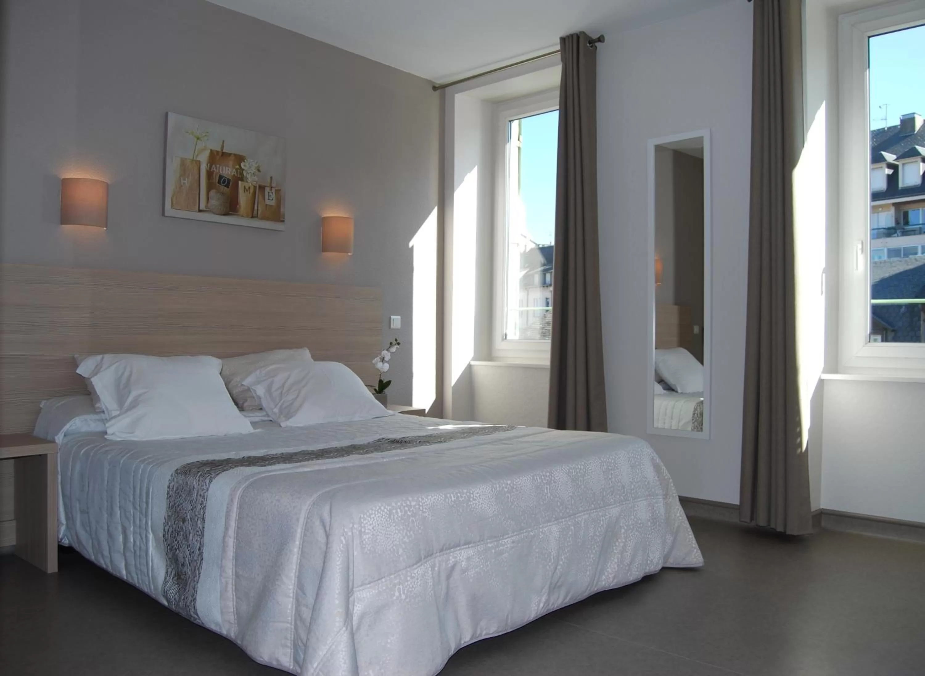 Photo of the whole room, Bed in Logis Hôtel Restaurant du Midi - Rodez Centre