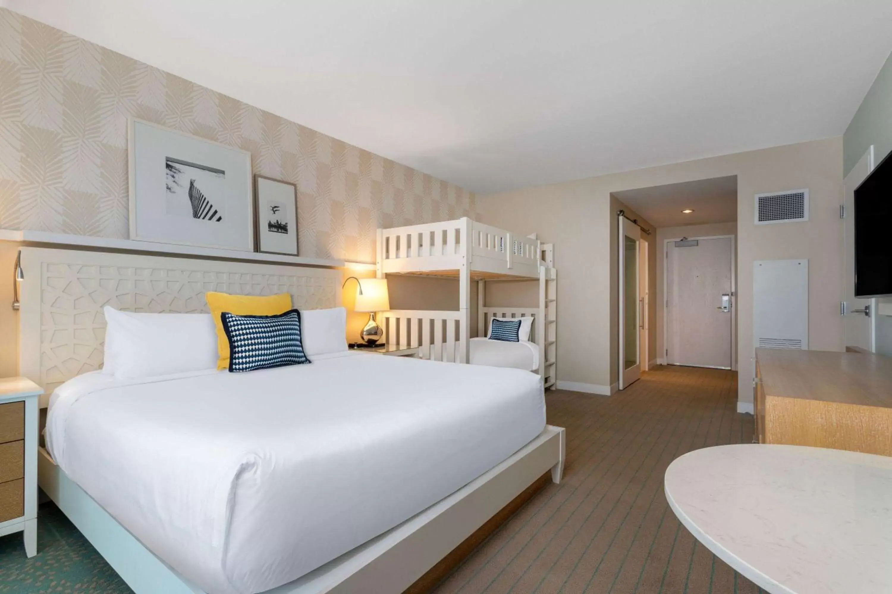 Deluxe King Room with Bunk Bed in Wyndham Grand Clearwater Beach Deluxe King Room with Bunk Bed in Wyndham Grand Clearwater Beach