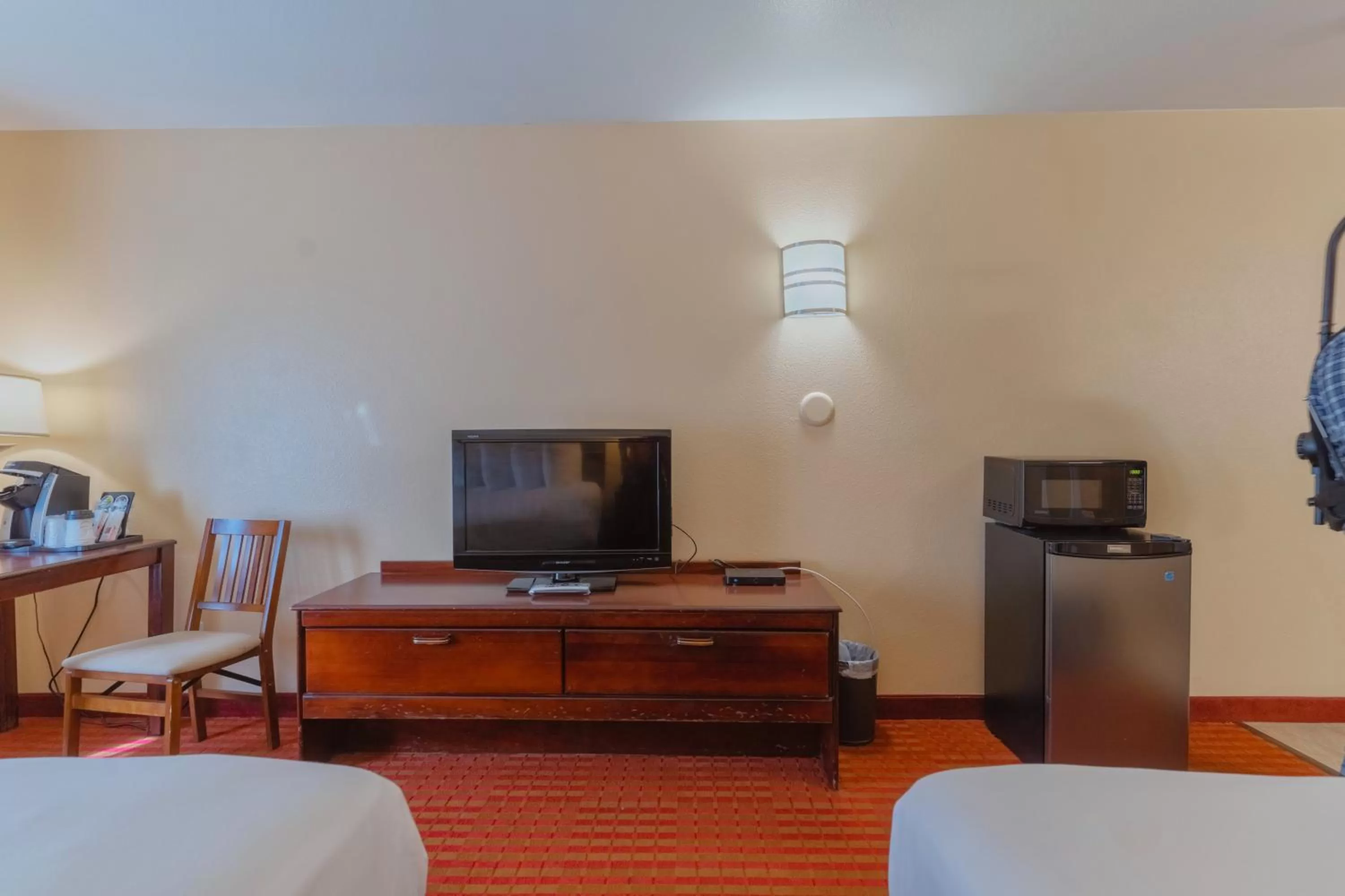 TV and multimedia, Bed in The Monarch Inn