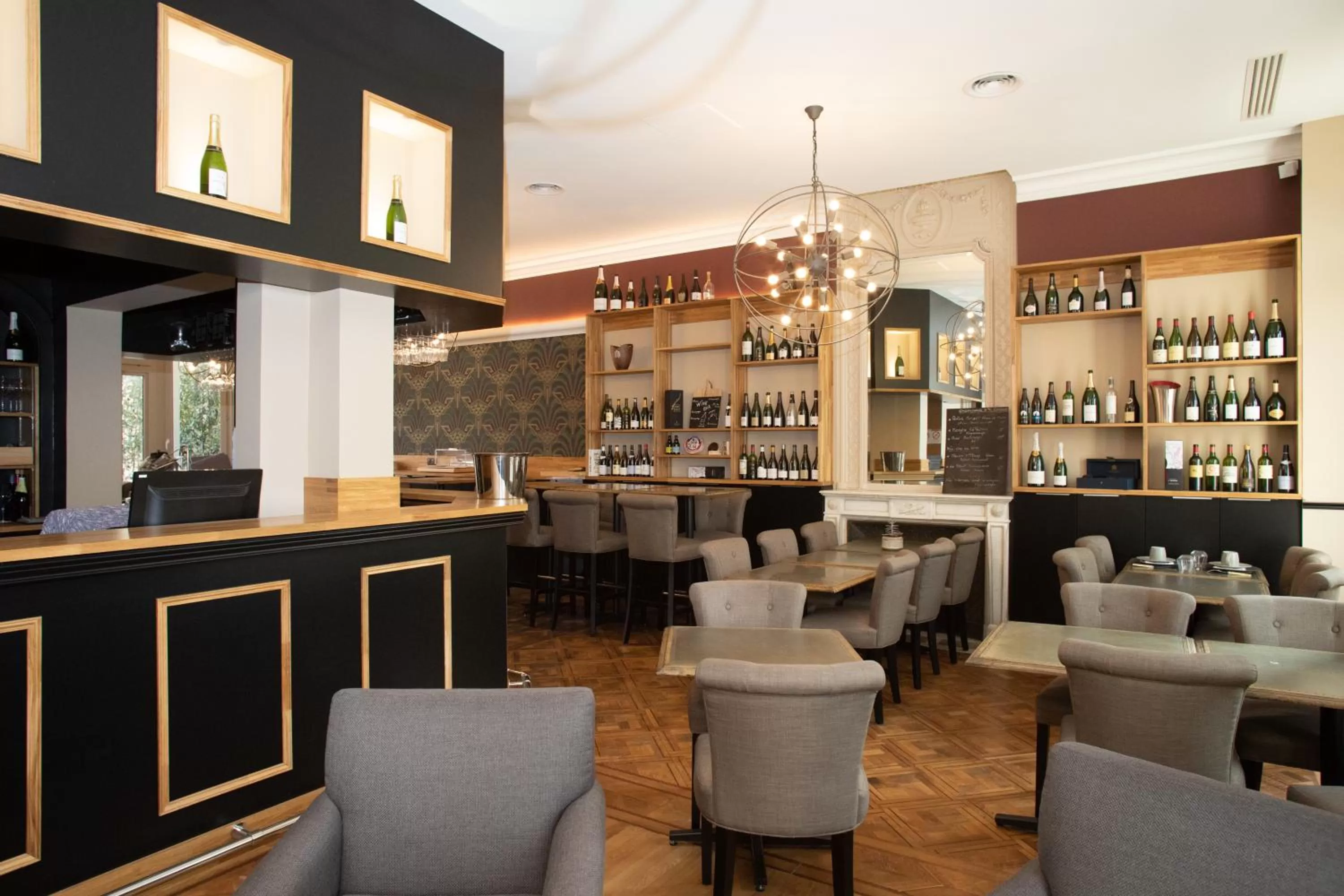 Restaurant/places to eat in La Cave de l'Avenue de Champagne