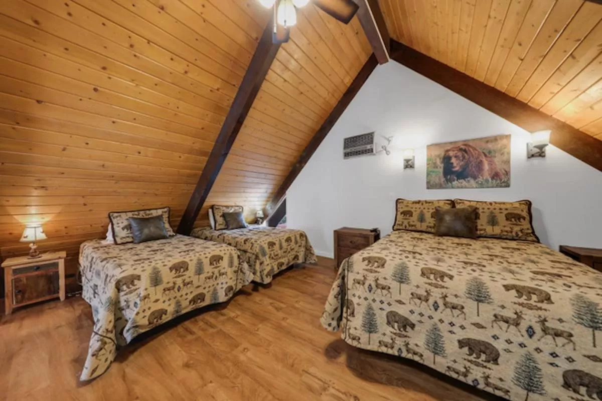 Bed in Silver Pines Lodge