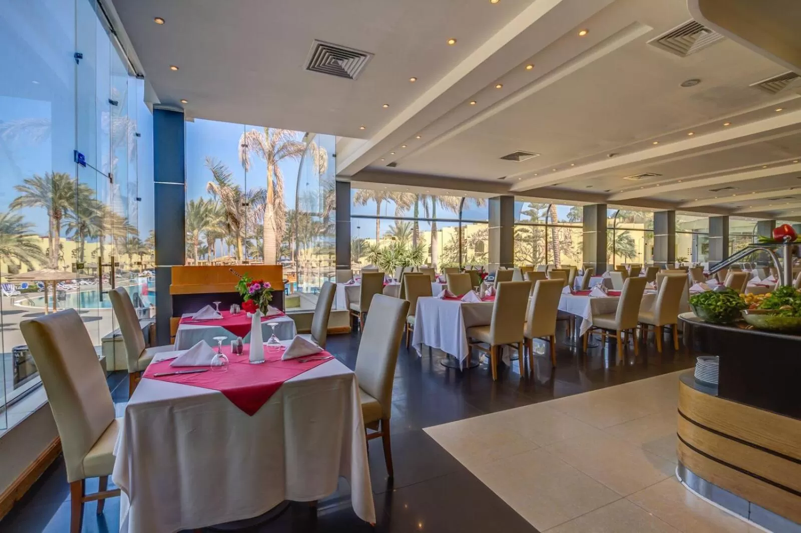 Restaurant/places to eat in Palm Beach Resort Families and Couples only