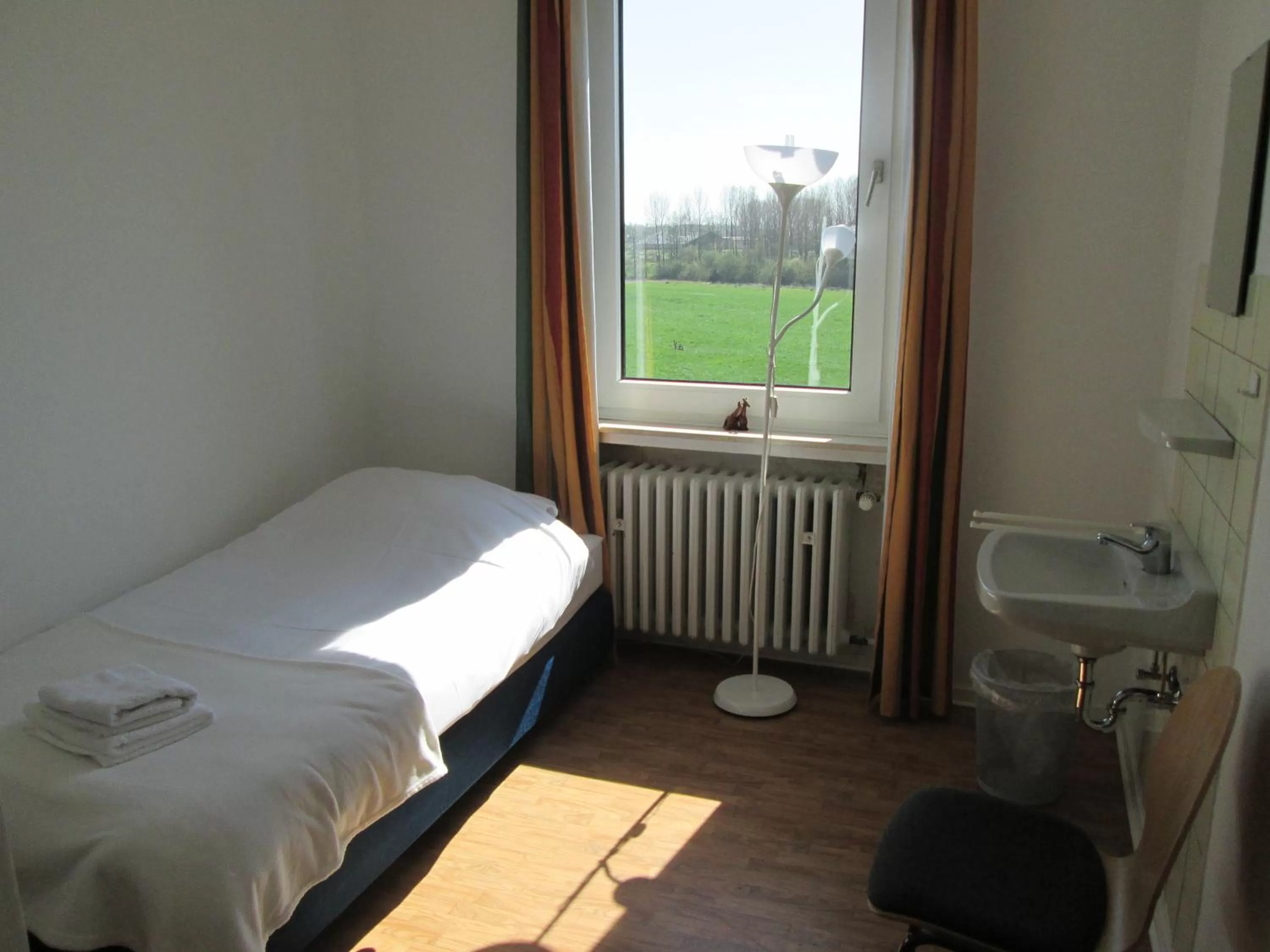Single Room with Shared Bathroom in World House Wetten