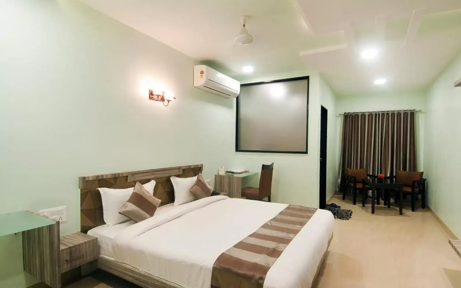 Executive Suite - single occupancy in Hotel The Sudesh Executive Suite - single occupancy in Hotel The Sudesh