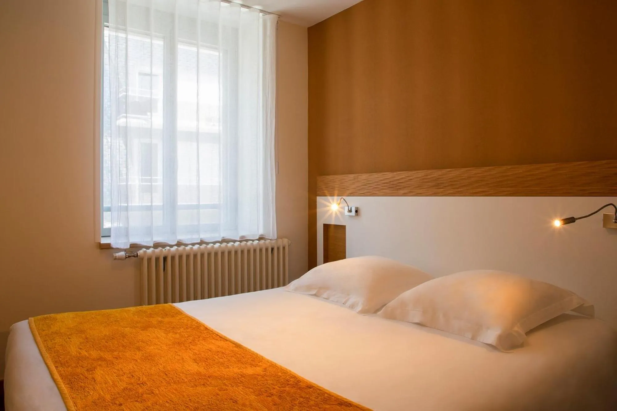 Decorative detail, Bed in Hôtel de Perros, The Originals Boutique