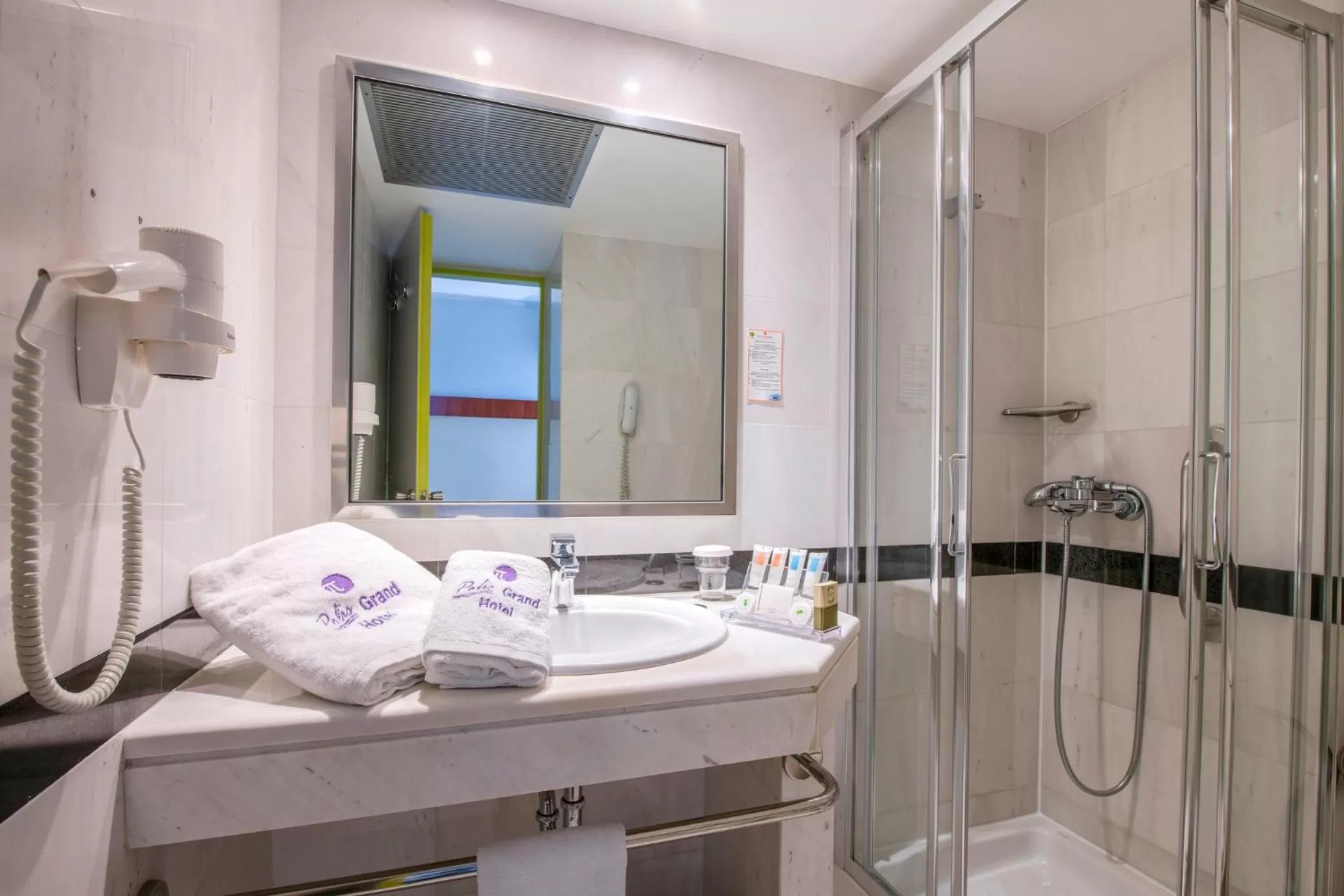 Toilet in Polis Grand Hotel