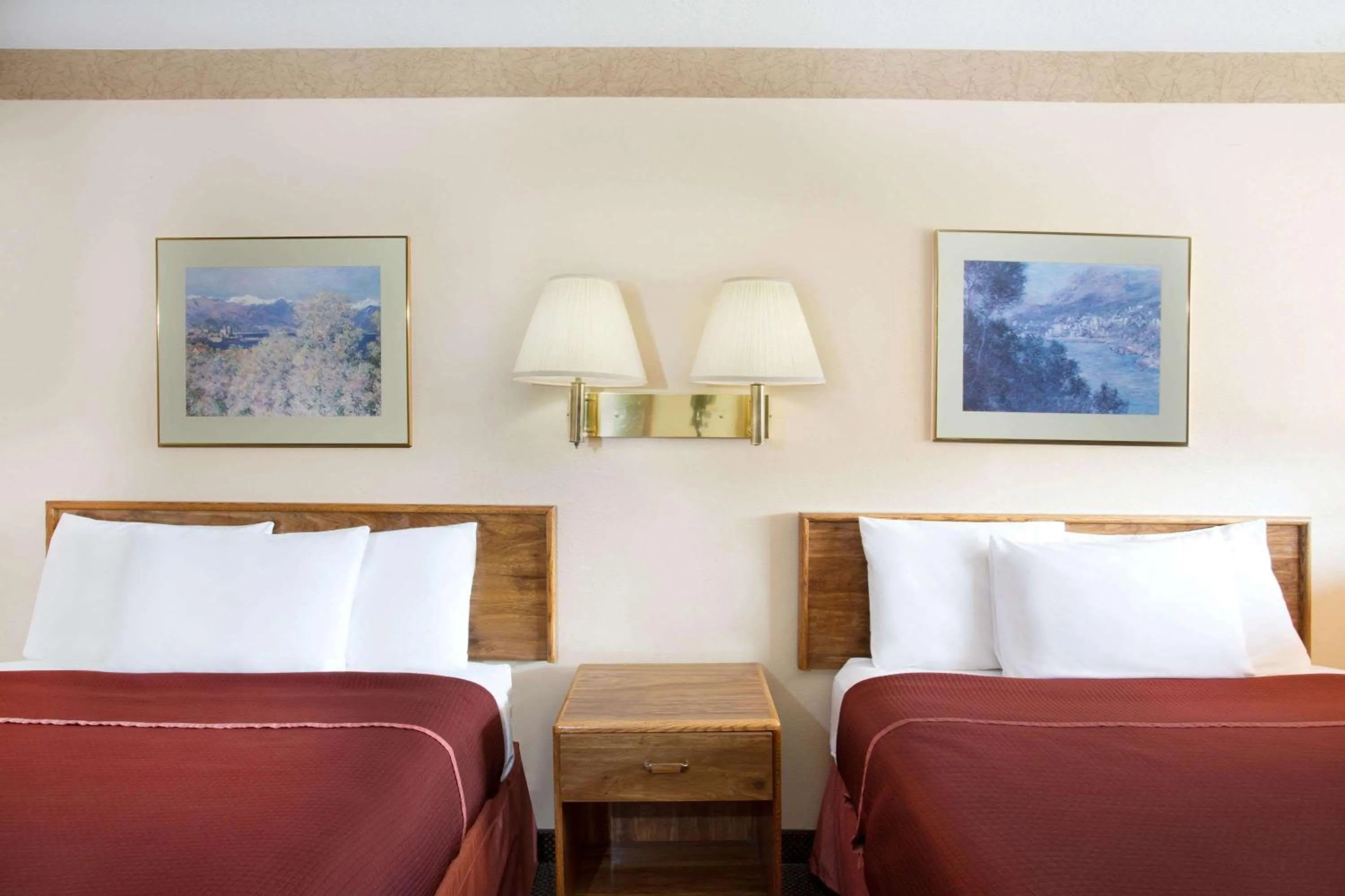 Photo of the whole room in Howard Johnson by Wyndham Brigham City