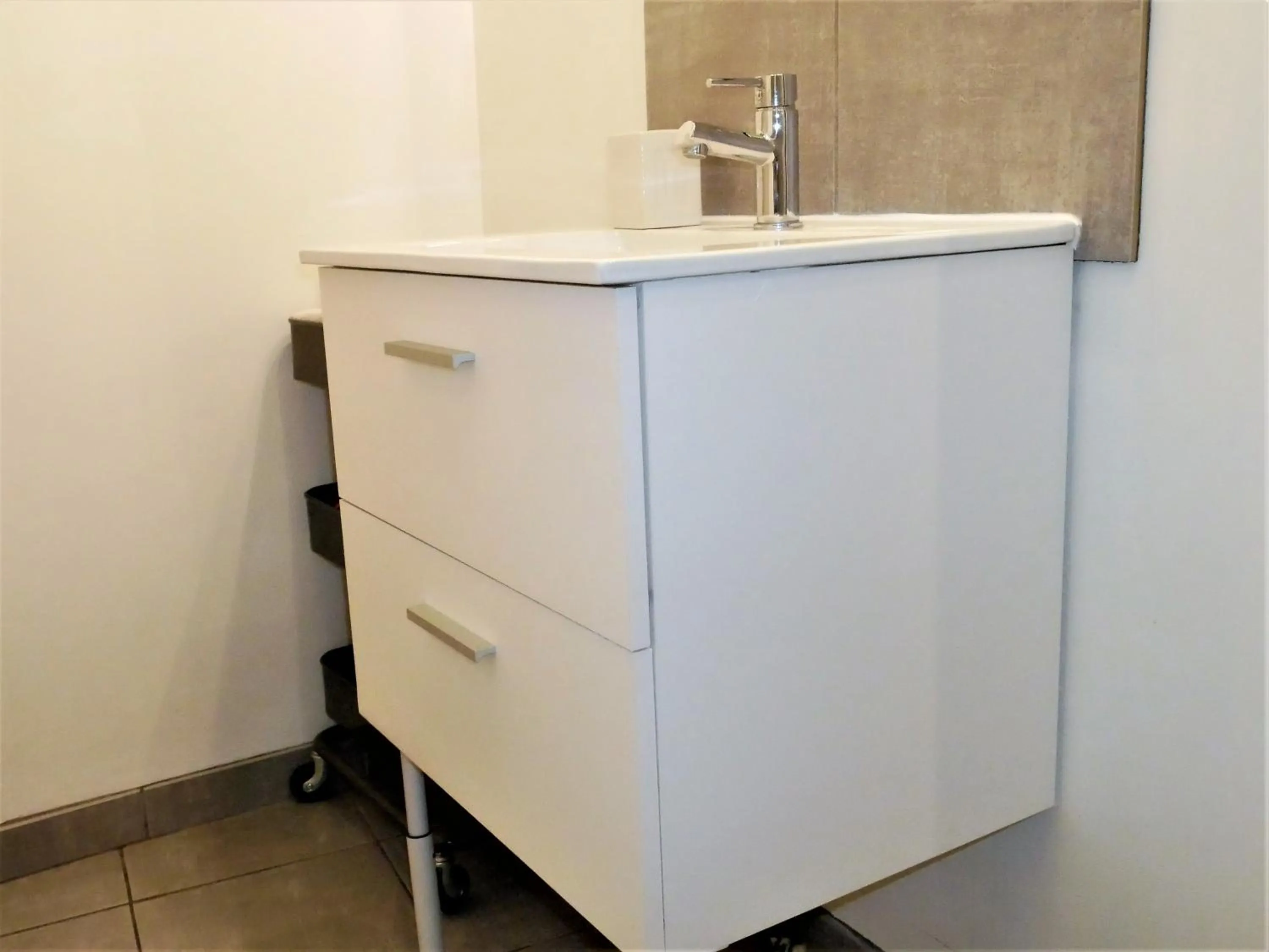 Bathroom in L'Oriflamme