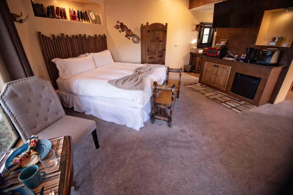 Bed in The Inn at Thunder Mountain