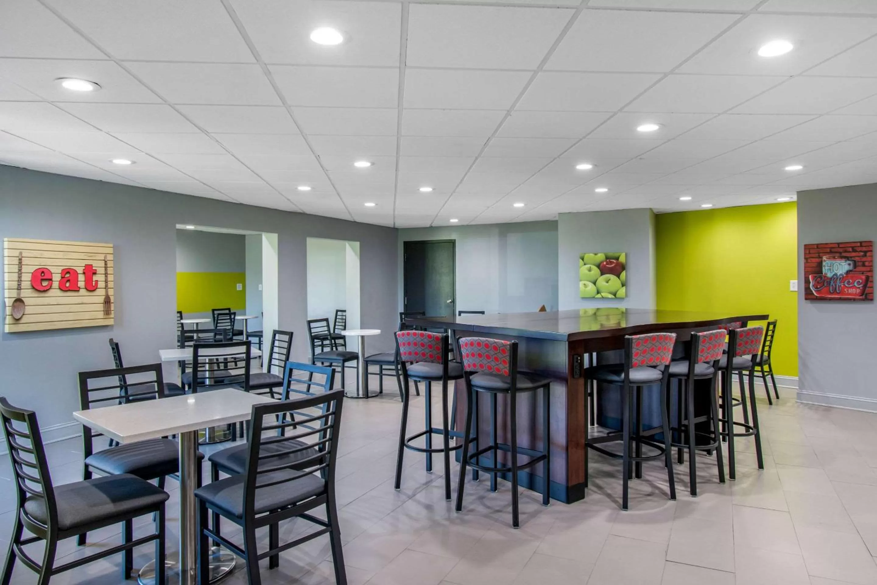 Restaurant/places to eat in Appalachian Hotel