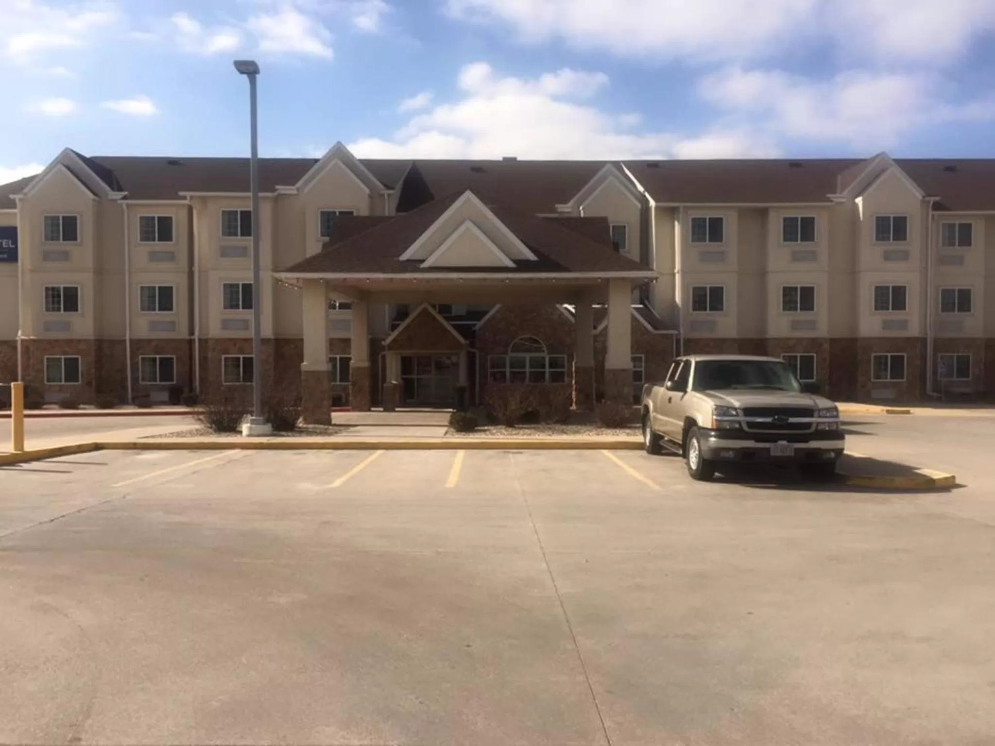 Property building in Microtel Inn & Suites by Wyndham Quincy Downtown - River Area