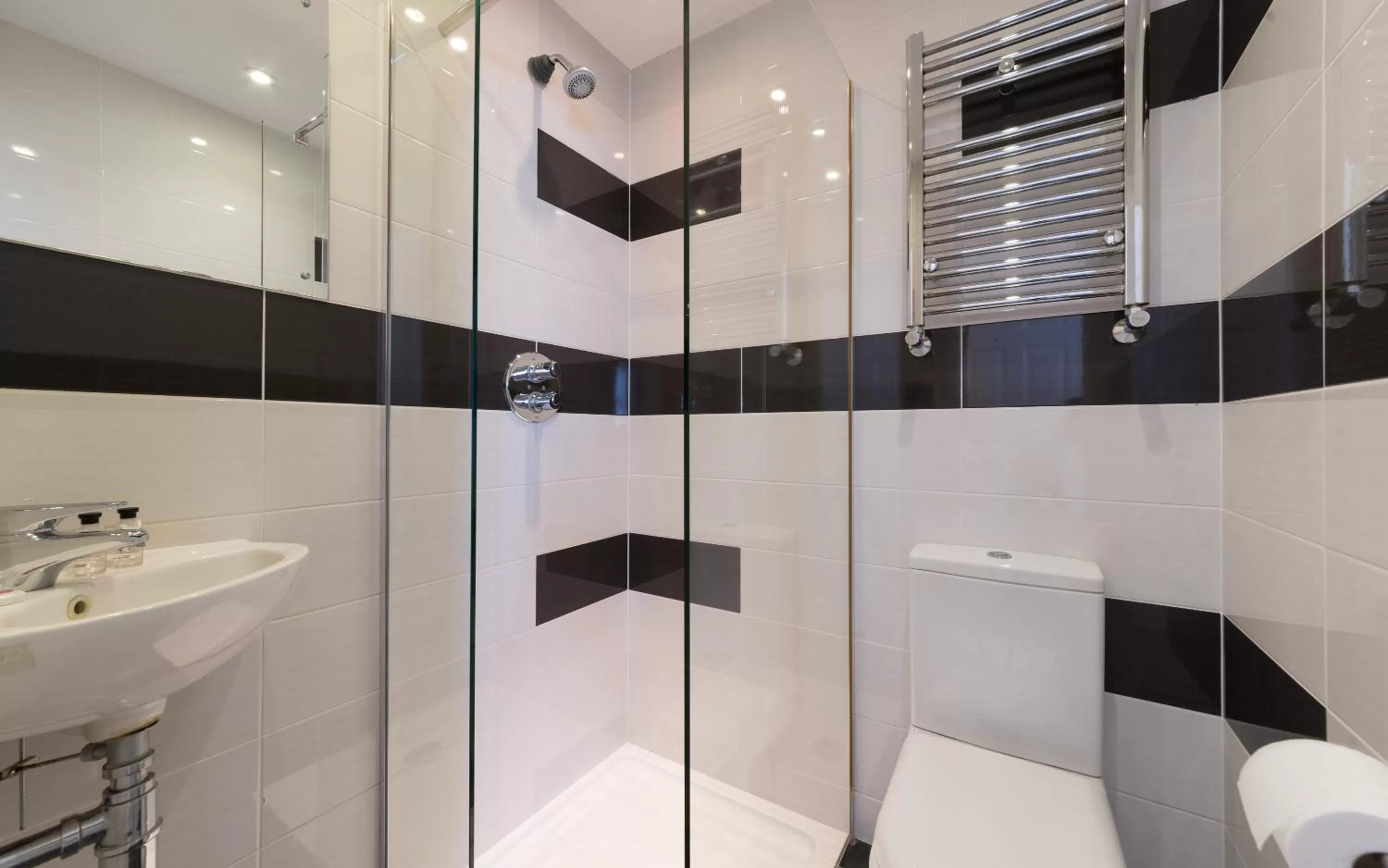 Bathroom in Royal London Hotel By Saba