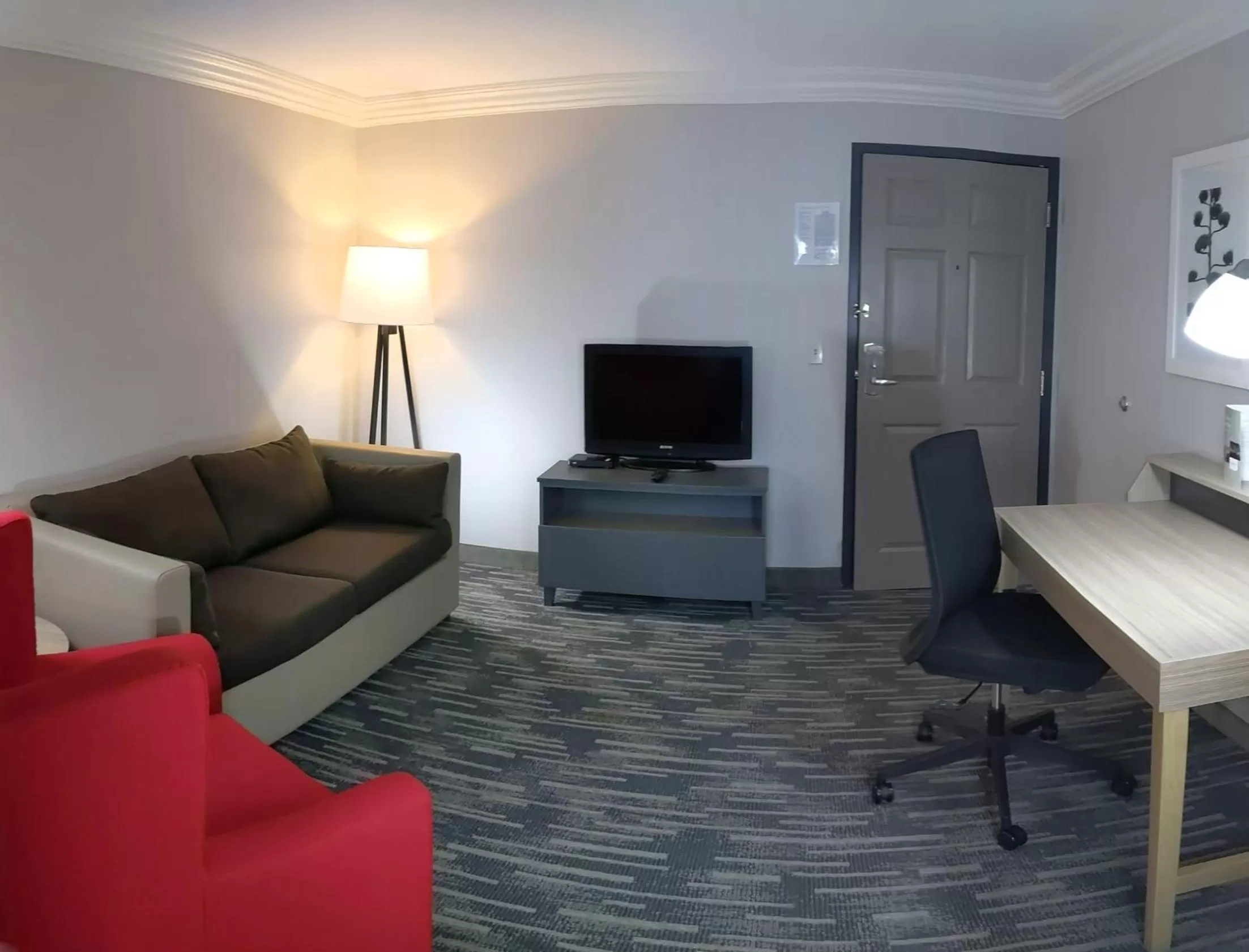 Living room in Country Inn & Suites by Radisson, Nashville, TN