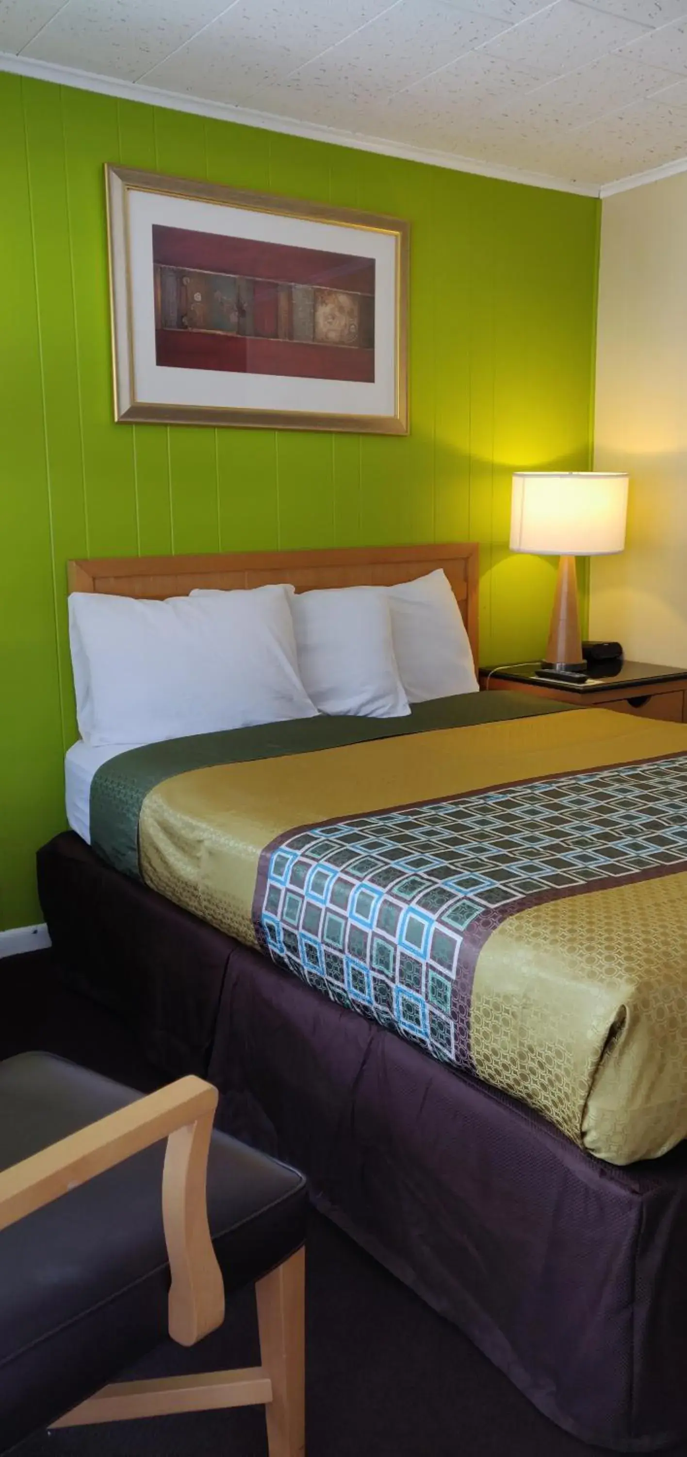 Queen Room in Pinebrook Motel Queen Room in Pinebrook Motel