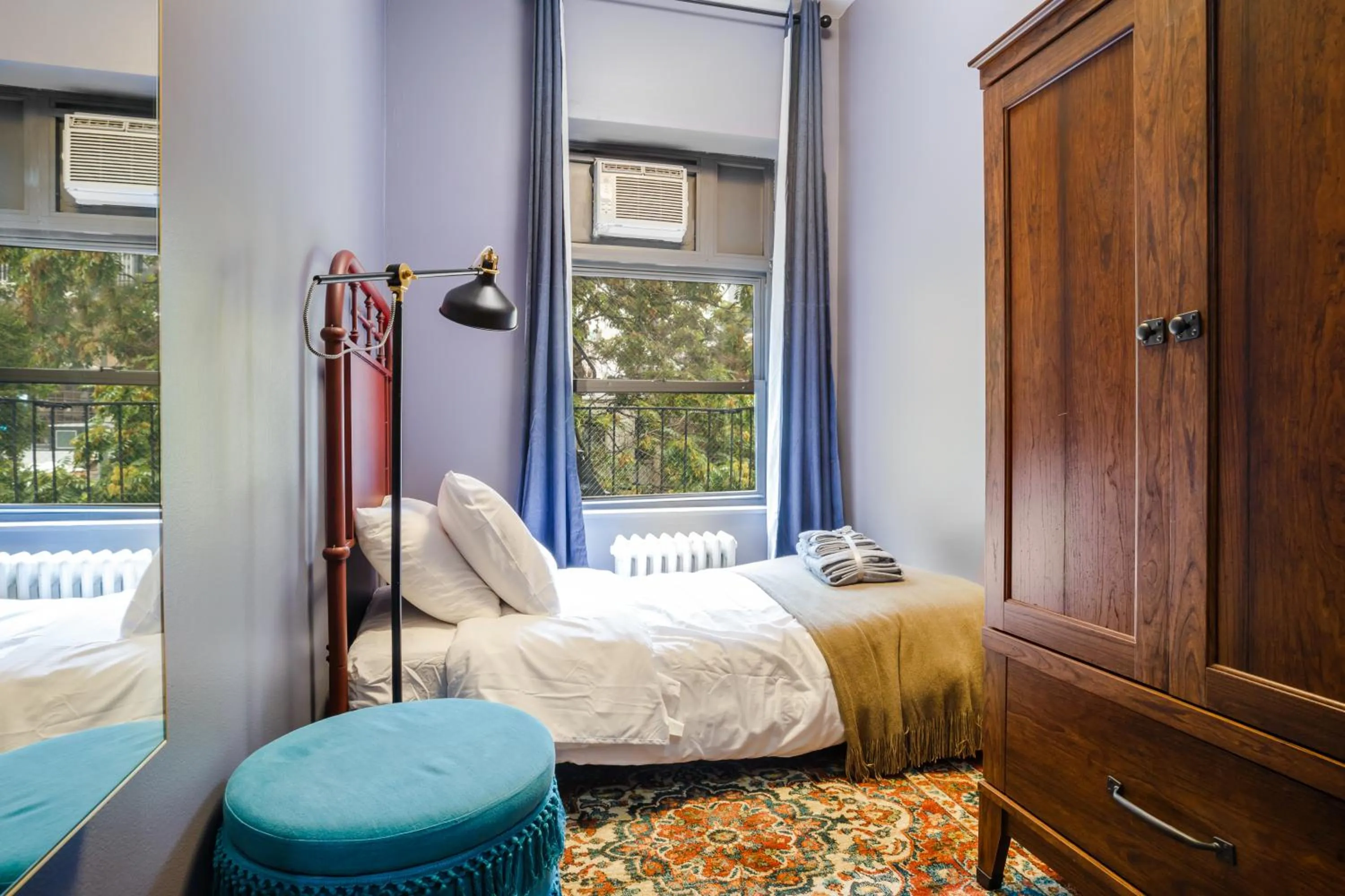 Photo of the whole room, Bed in Lamartine Chelsea