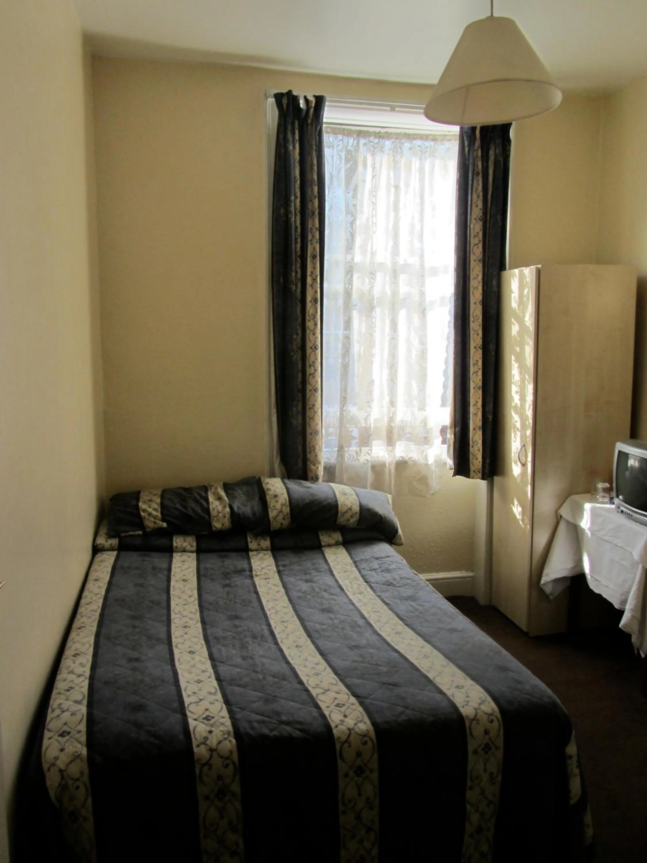 Photo of the whole room, Bed in Goodwood Hotel