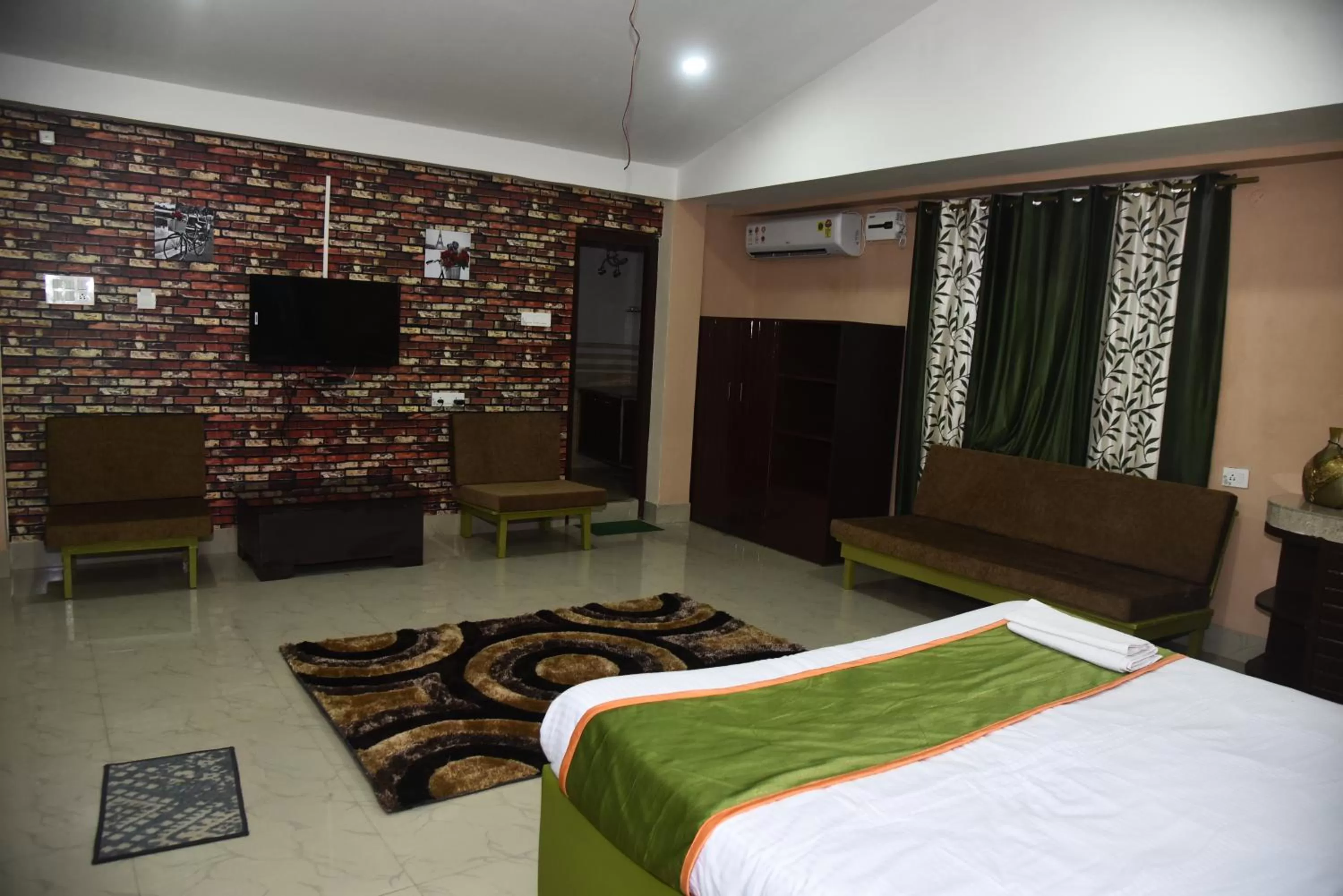 Living room, Bed in URBAN COTTAGE