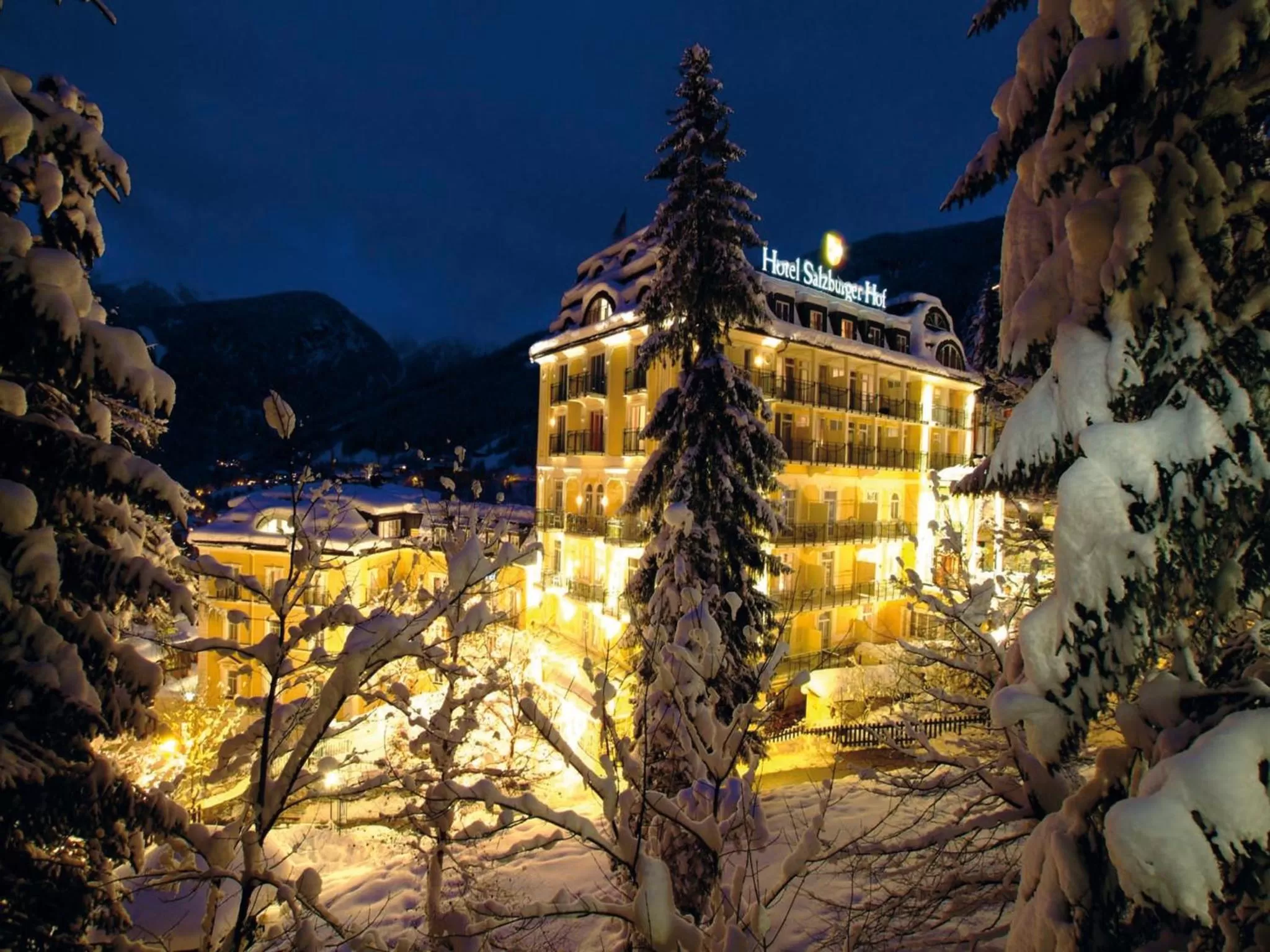 Facade/entrance in Hotel Salzburger Hof