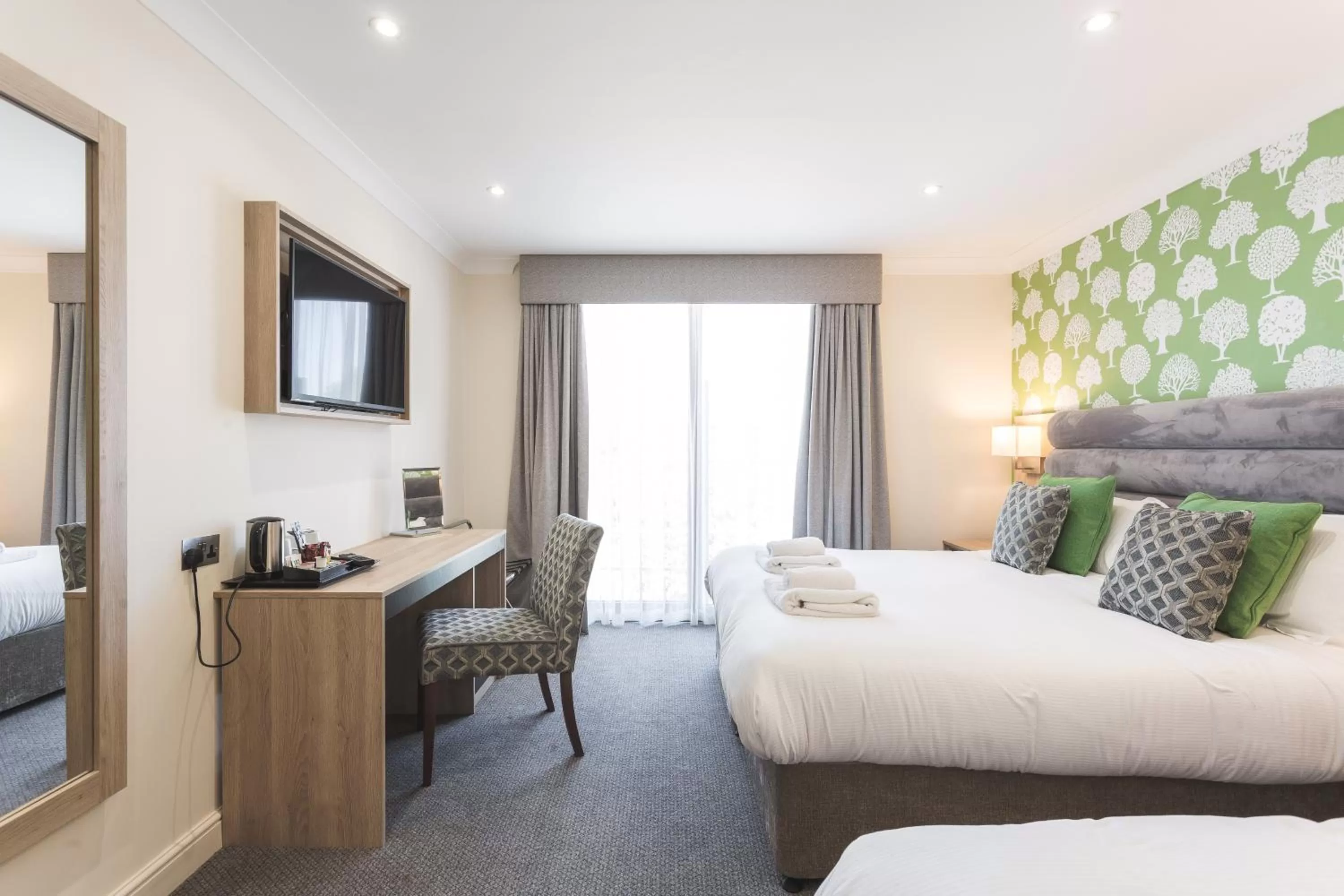 Coffee/tea facilities, Bed in The Nottinghamshire Hotel & Golf Club