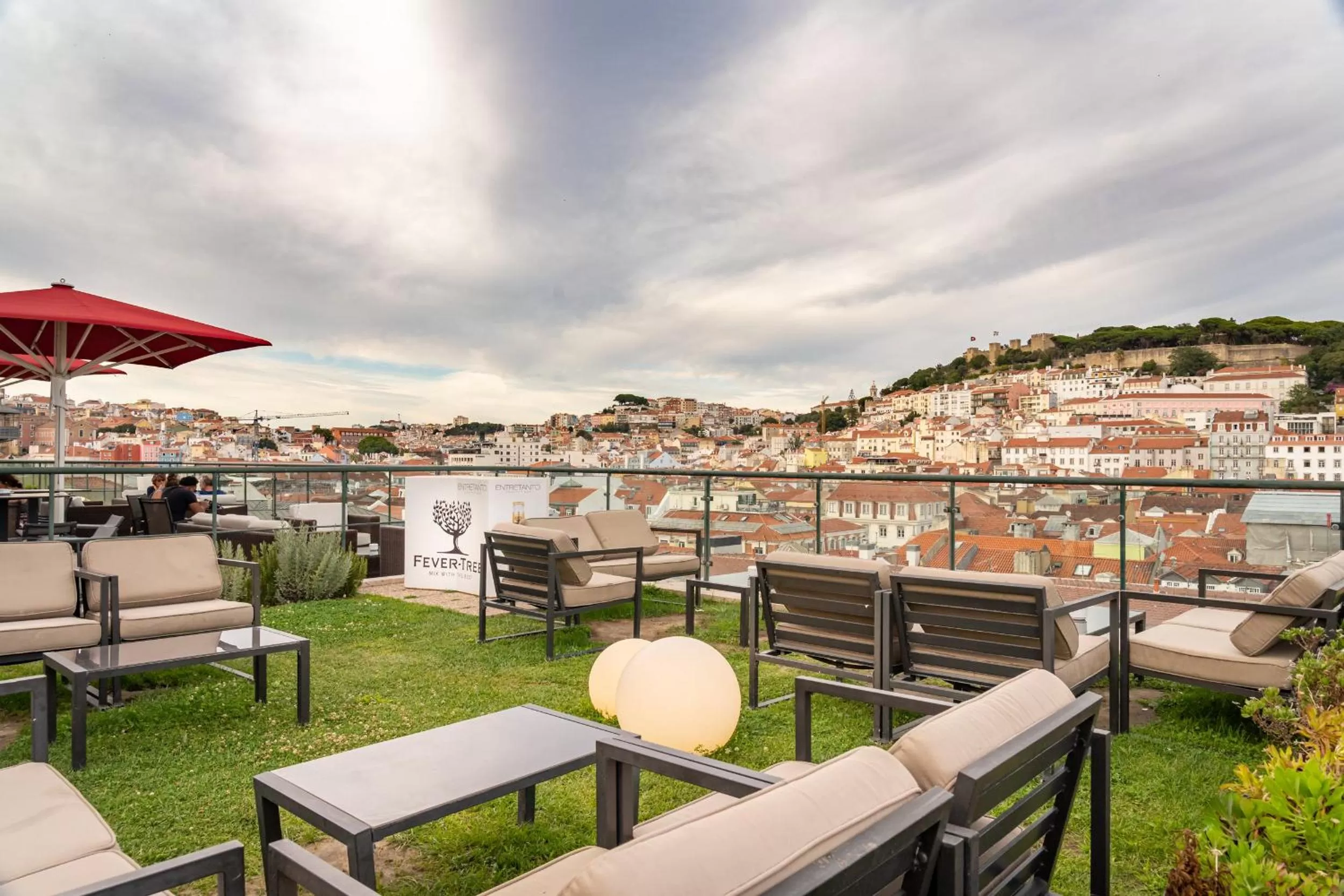 Restaurant/places to eat in Hotel do Chiado