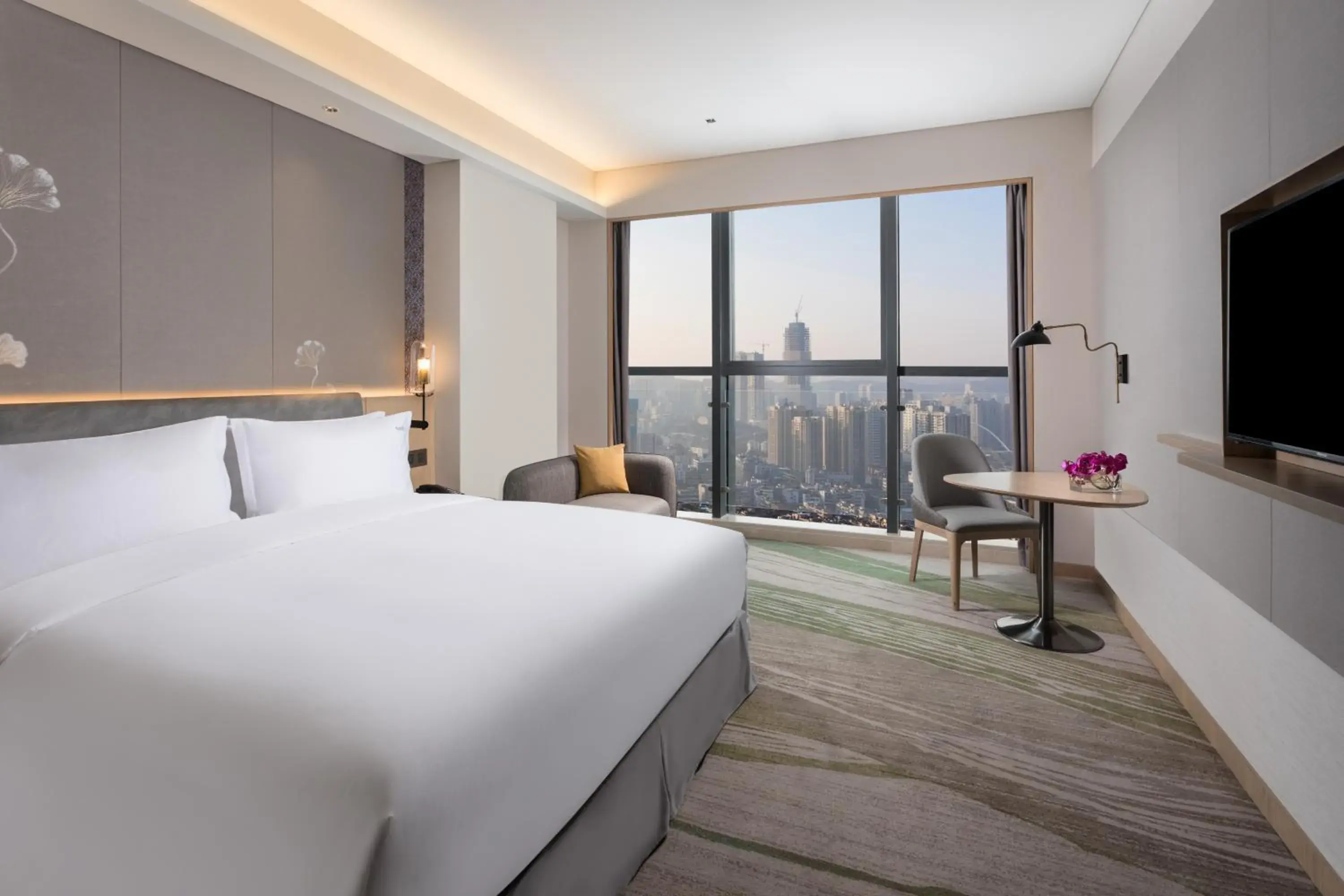 Standard King Room in Holiday Inn Guiyang City Center by IHG Standard King Room in Holiday Inn Guiyang City Center by IHG