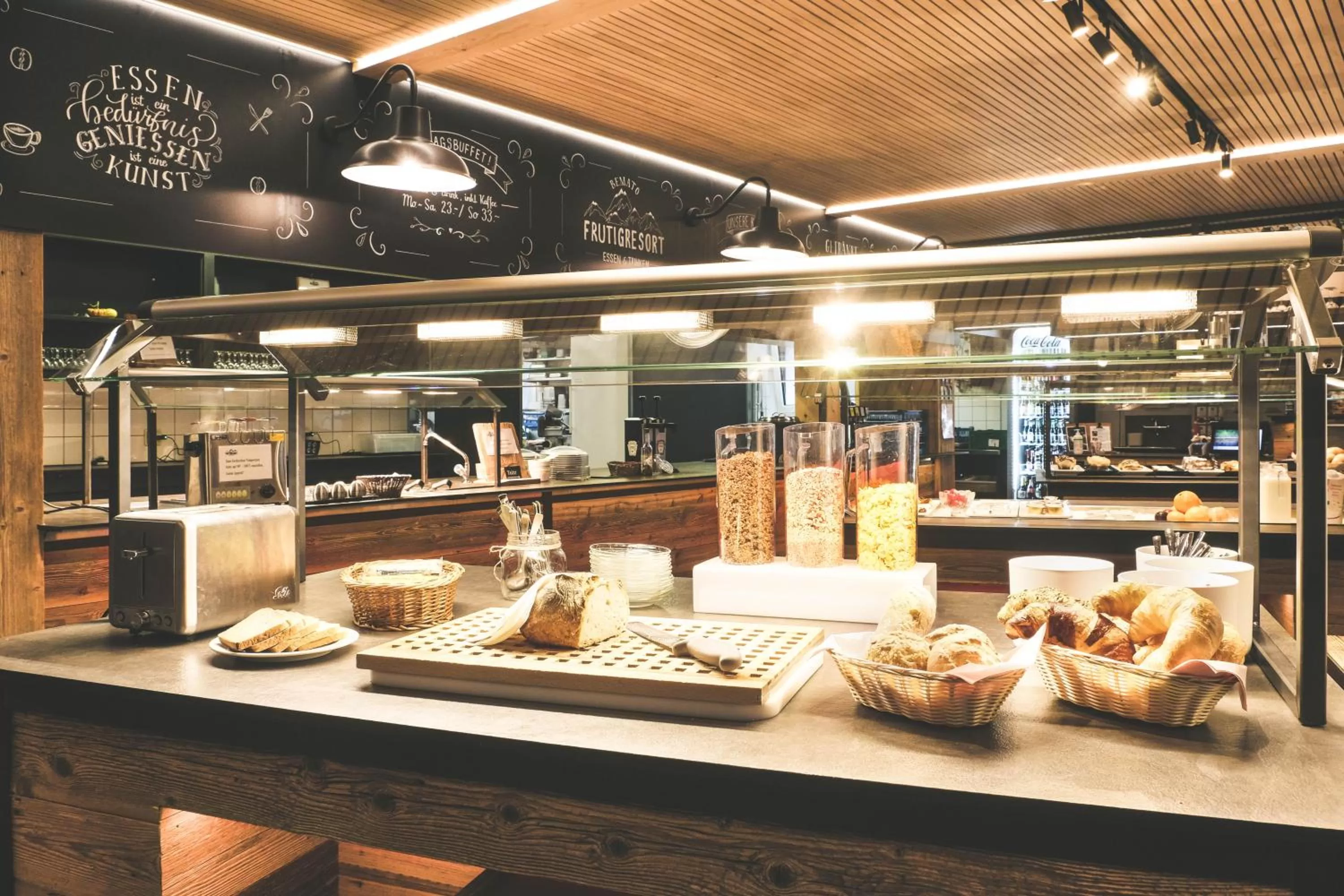 Restaurant/places to eat in Frutigresort