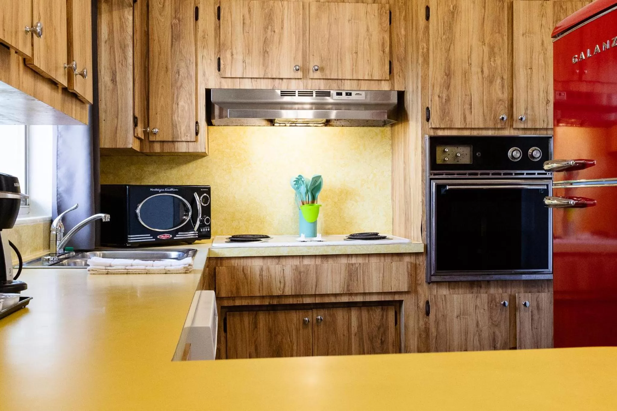 kitchen in Sea Jay Motel and Marina