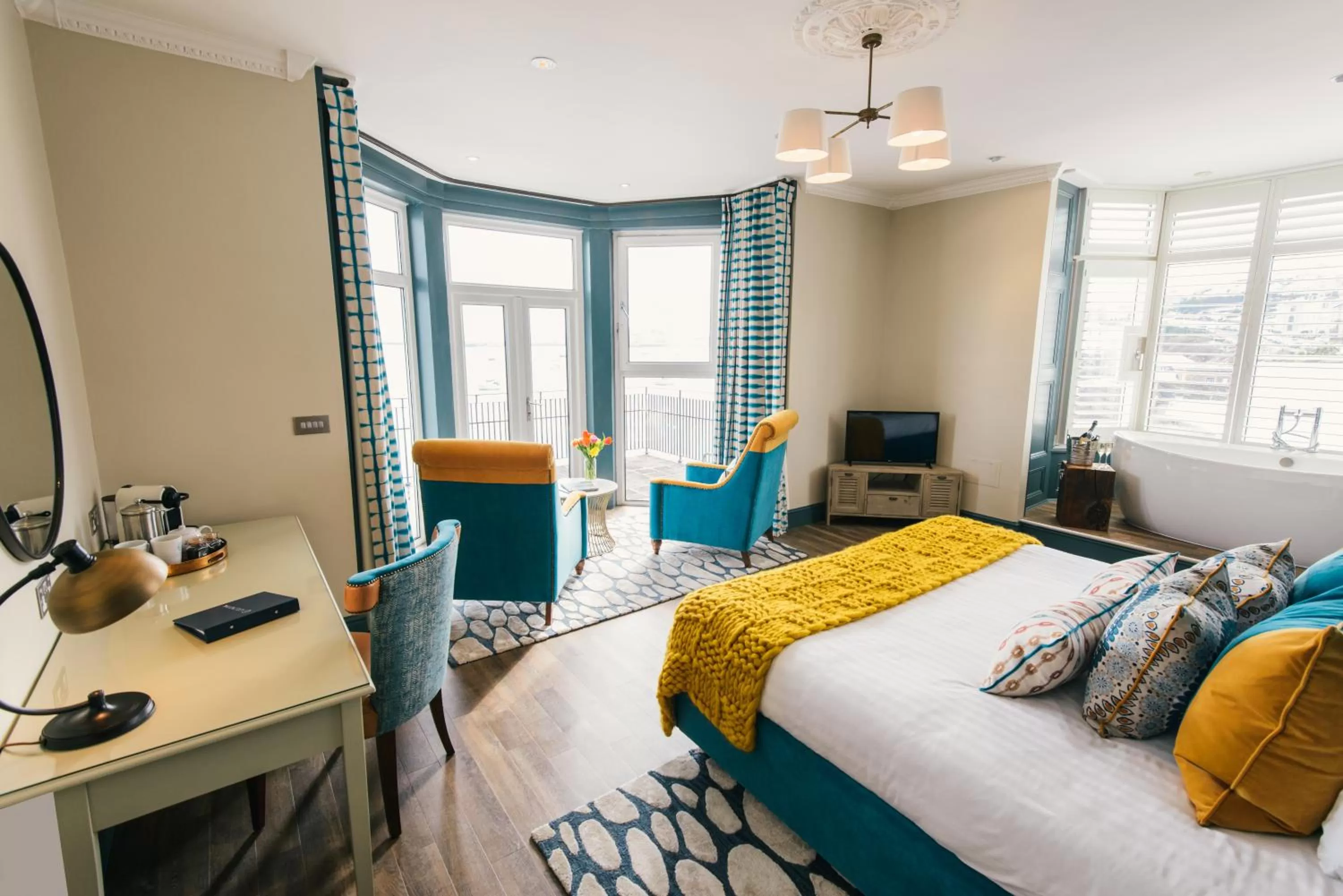 Suite with Balcony and Sea View in Greenbank Hotel