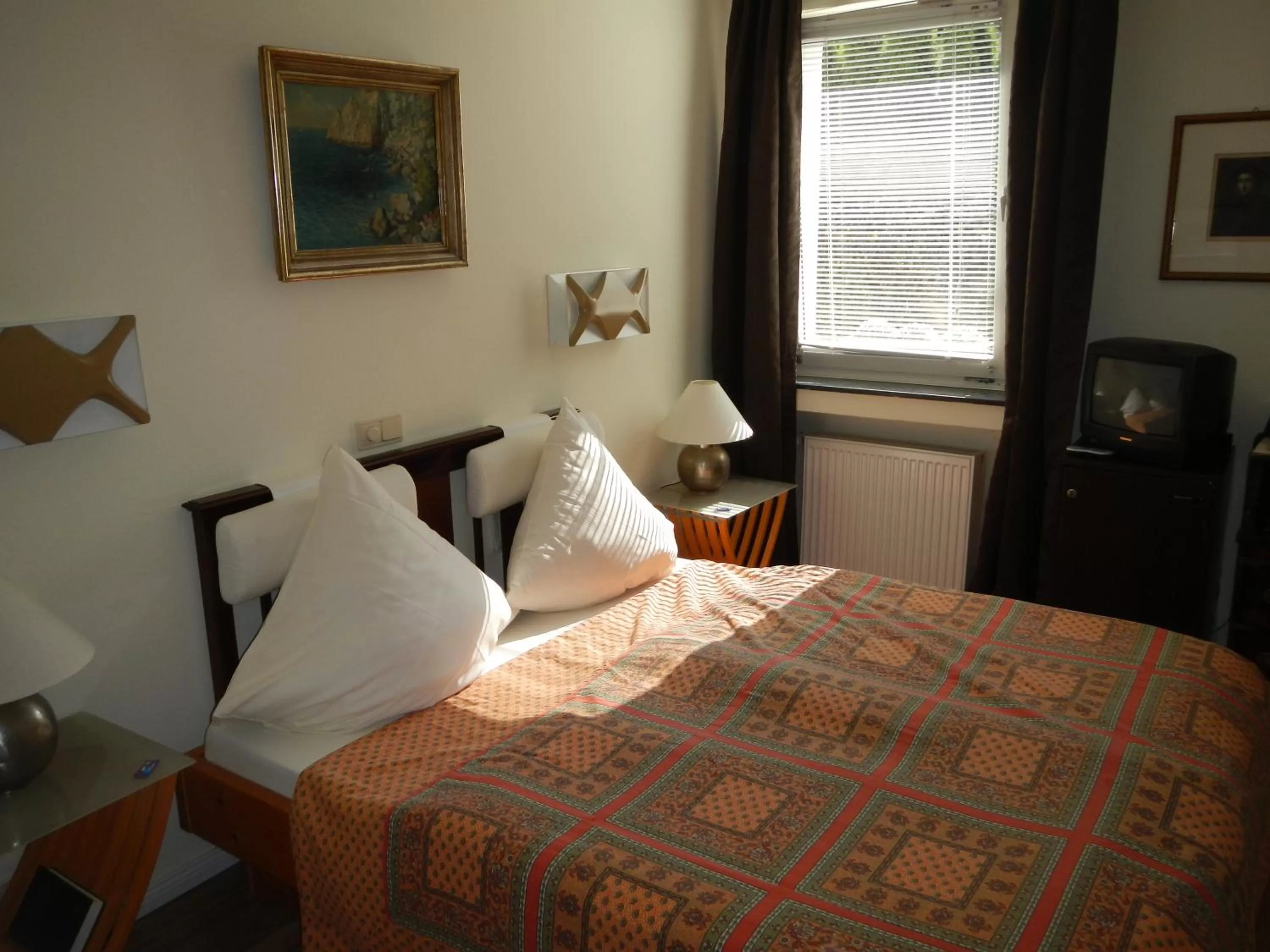 Photo of the whole room, Bed in Hotel Villa Meererbusch