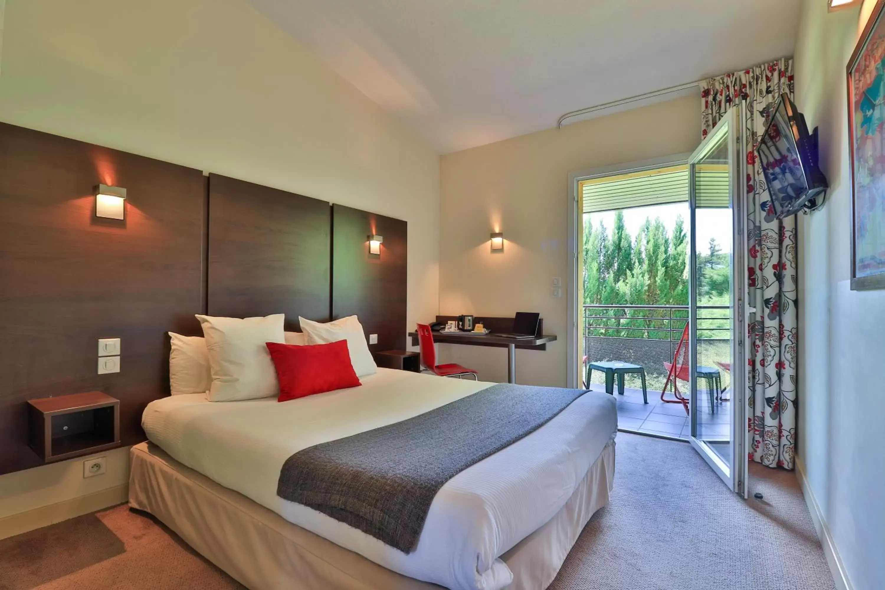 Comfort Double Room in The Originals Boutique, Hôtel Le Cap, Gap Sud Comfort Double Room in The Originals Boutique, Hôtel Le Cap, Gap Sud