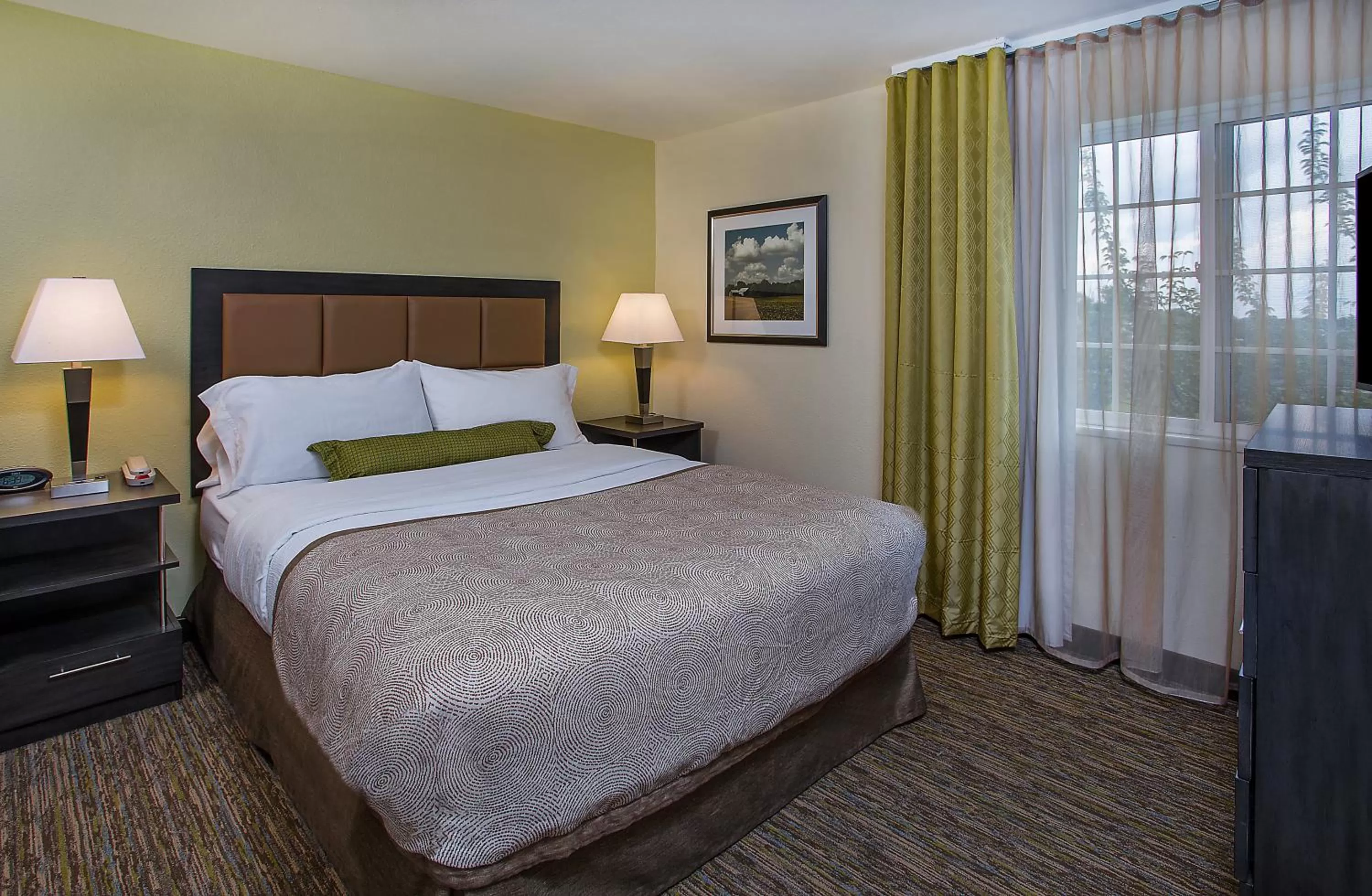 Photo of the whole room, Bed in Candlewood Suites Louisville Airport by IHG